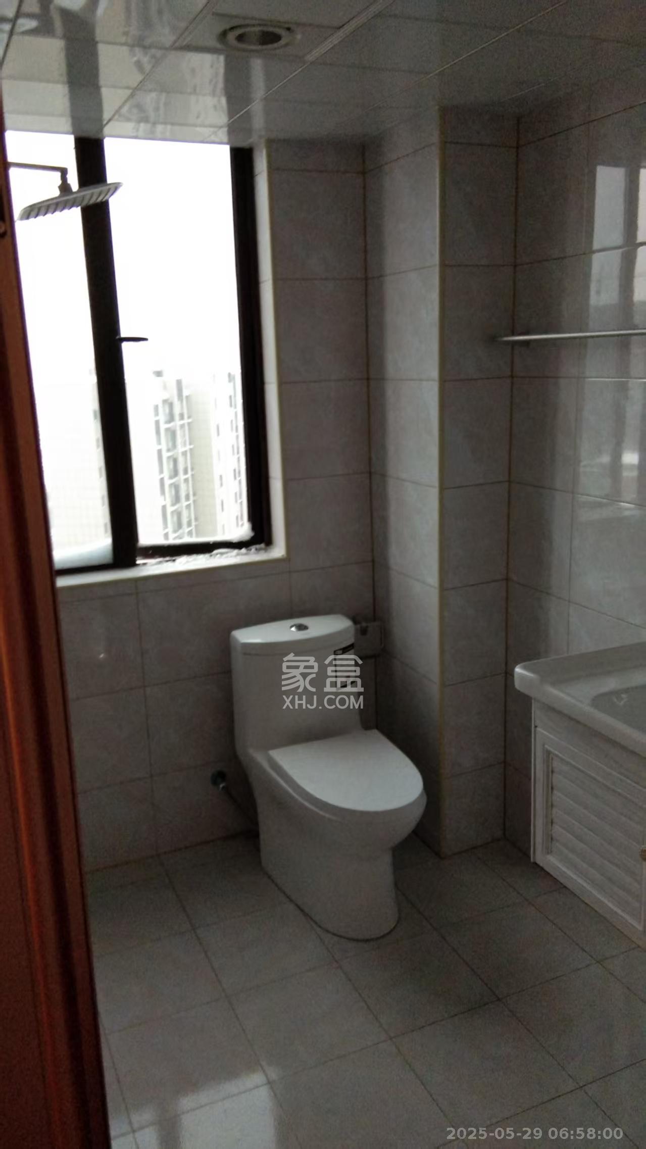 中国铁建梅溪青秀二期  3室2厅2卫   2600.00元/月