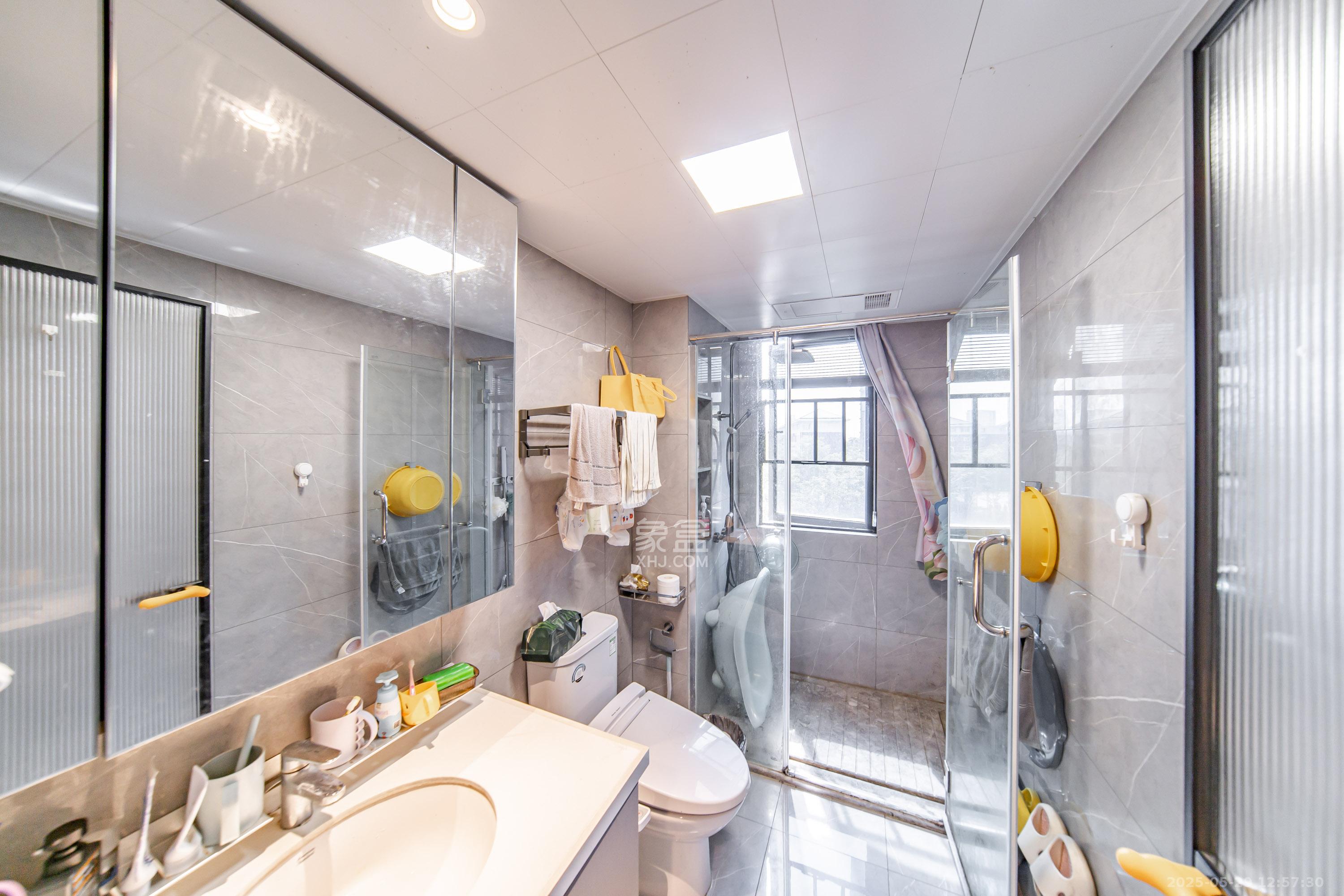 城发恒伟星雅韵(恒伟星辉苑)  4室2厅2卫    202.0万 城发恒伟星雅韵(恒伟星辉苑)  4室2厅2卫    202.0万卫生间