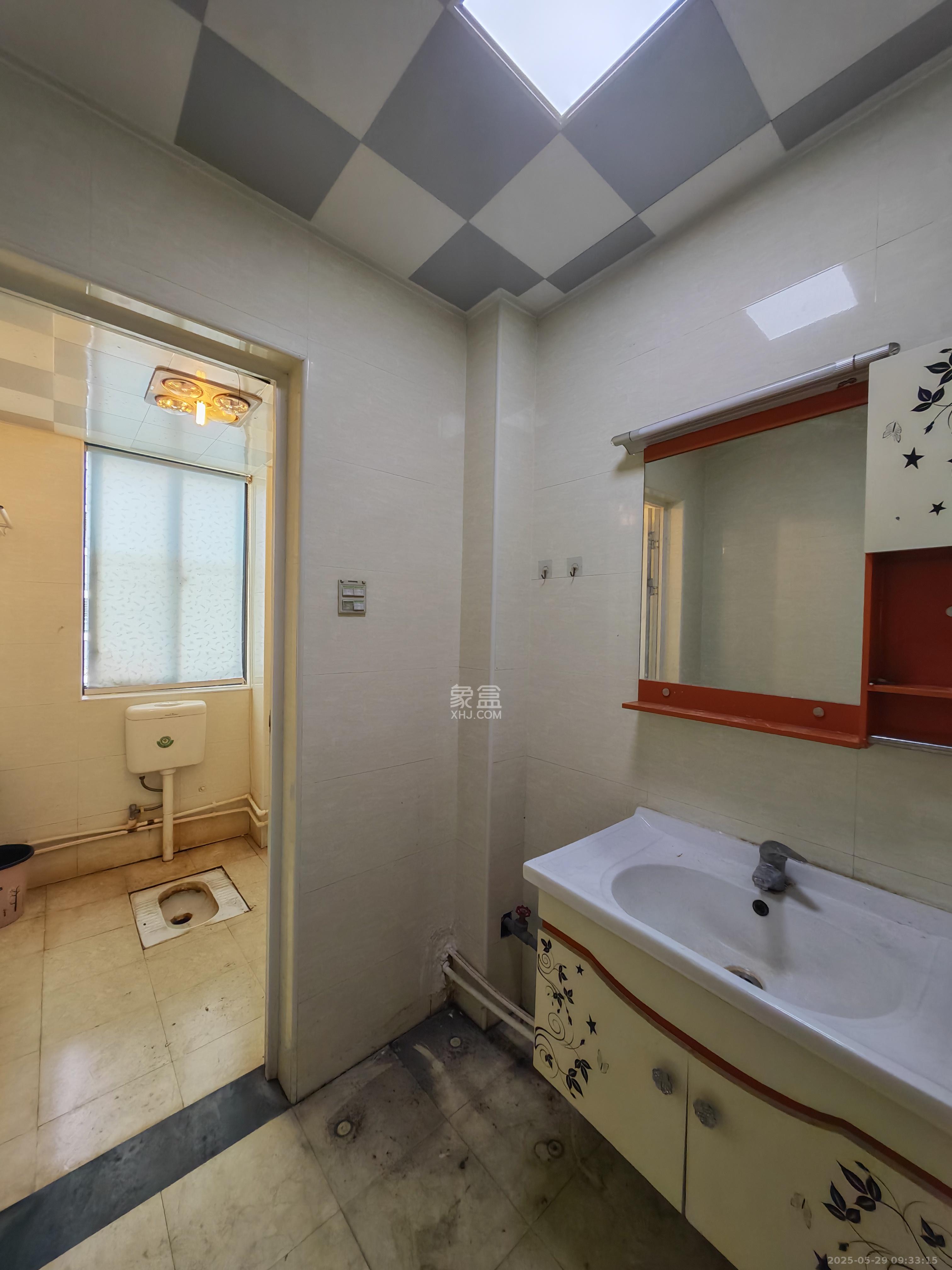 天和家园 3室2厅1卫 2200.0元/月 天和家园 3室2厅1卫 2200.0元/月室内图