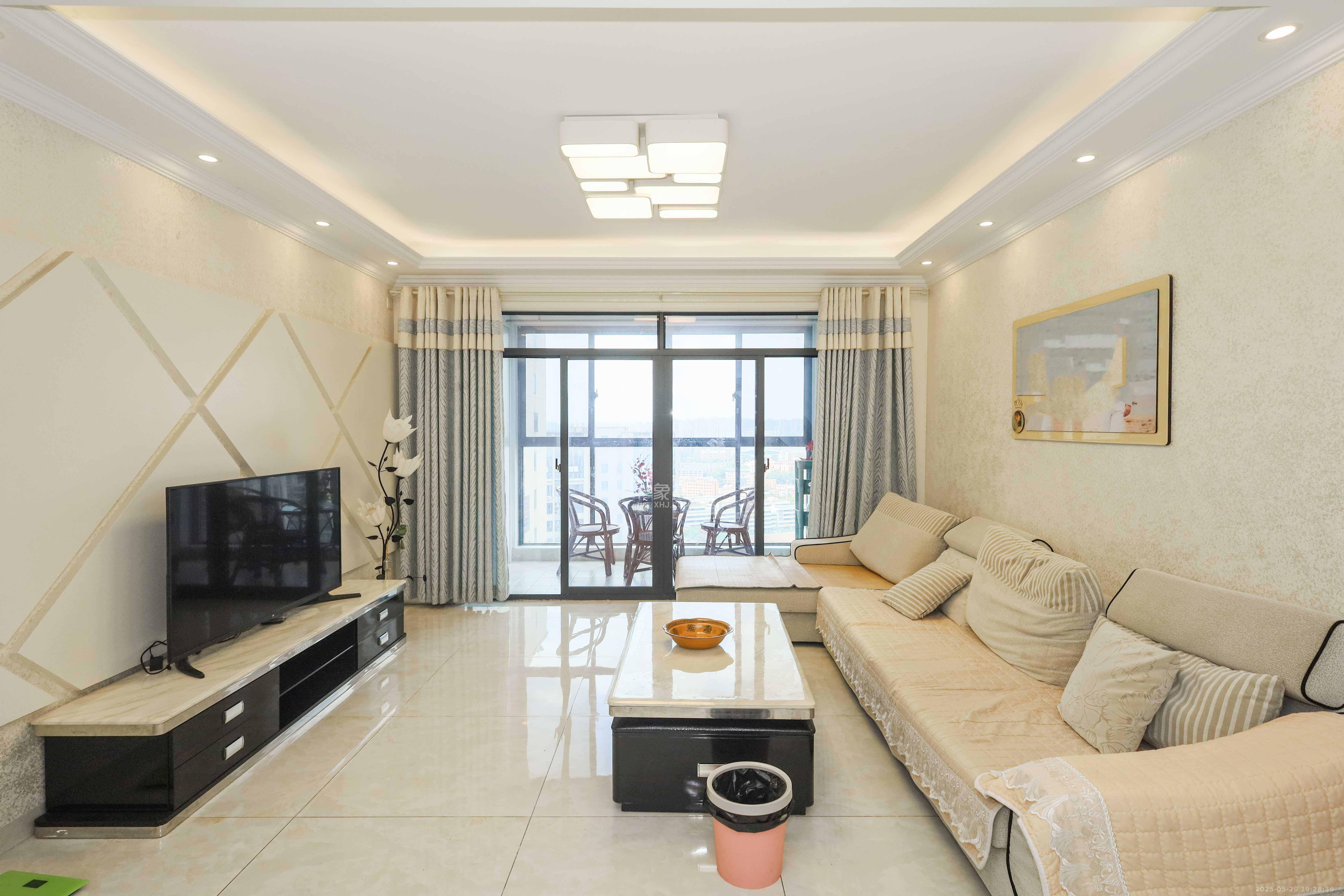 润芳园 4室2厅2卫 120.0万 润芳园 4室2厅2卫 120.0万客厅