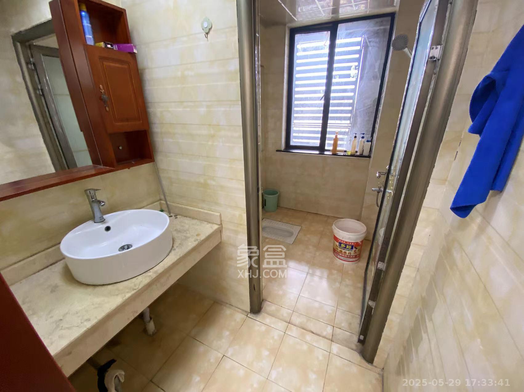 辉煌国际城一期  3室2厅1卫    2500.0元/月室内图