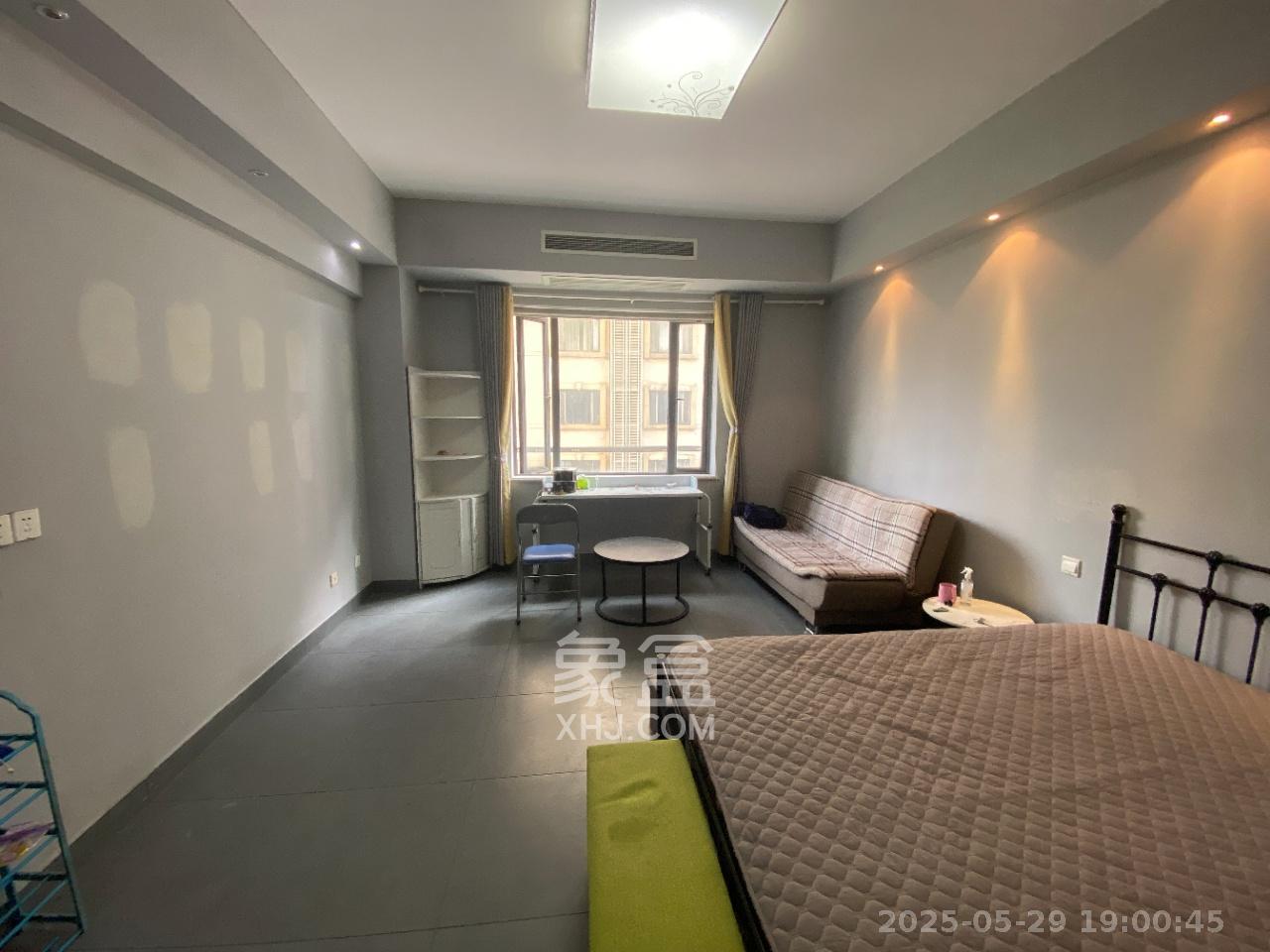 嘉斯茂购物广场(国中星城) 1室1厅1卫 1600.0元/月 嘉斯茂购物广场(国中星城) 1室1厅1卫 1600.0元/月室内图