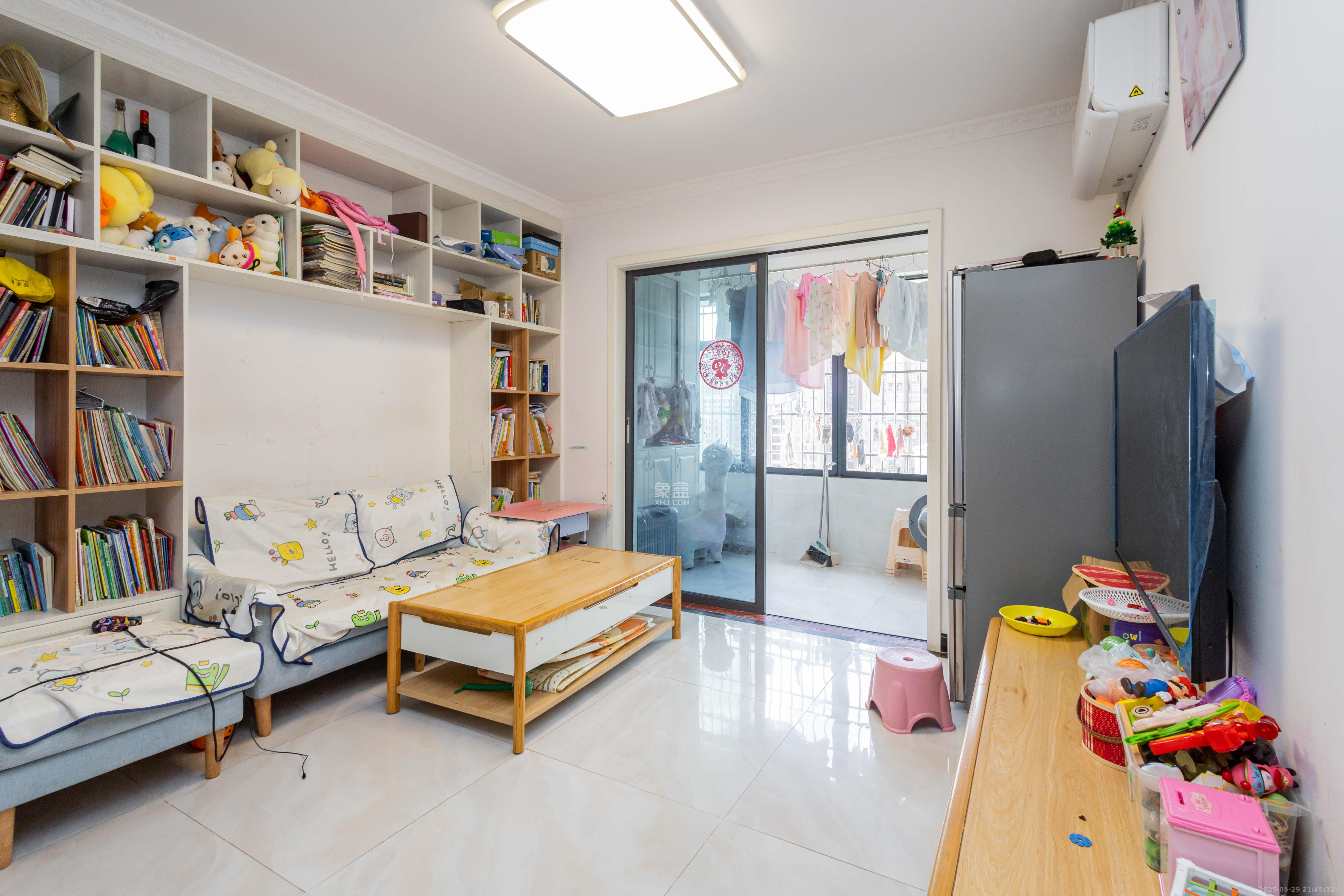 中国铁建国际城二期  3室2厅1卫    48.0万客厅