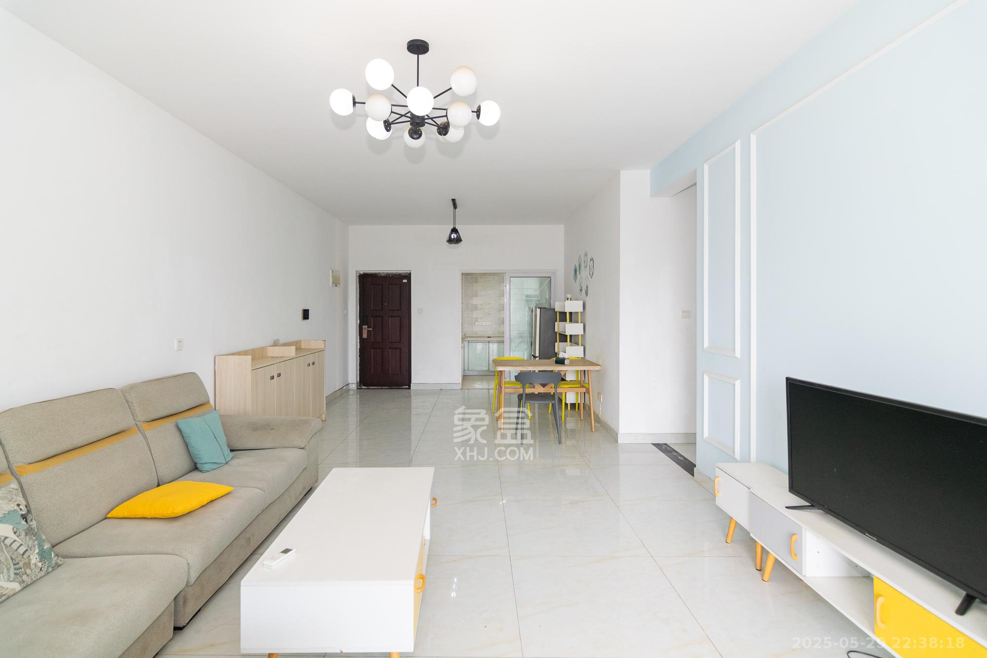 三润城(三润星城) 3室2厅2卫 78.0万 三润城(三润星城) 3室2厅2卫 78.0万客厅