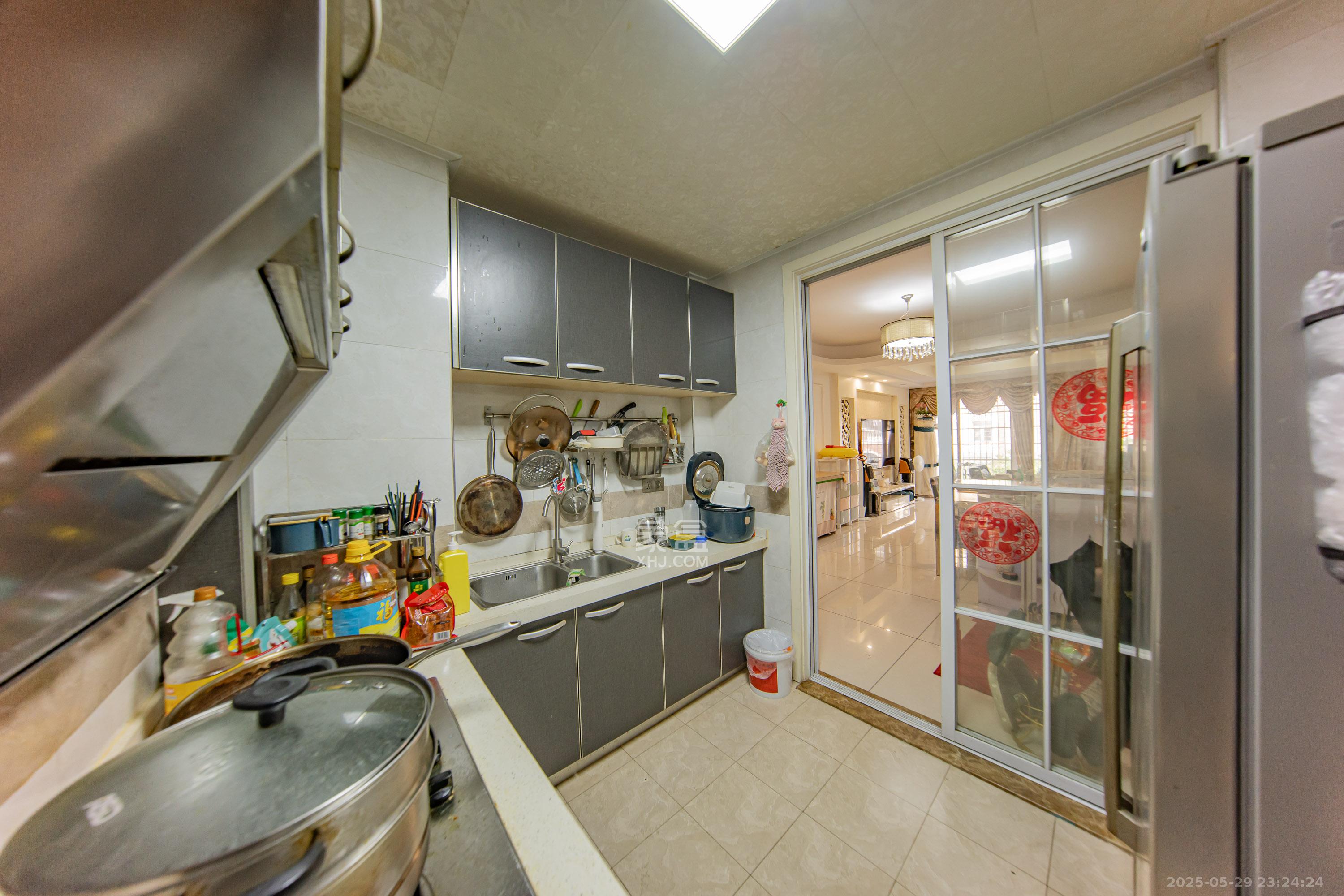 米兰春天 3室2厅2卫 79.8万 米兰春天 3室2厅2卫 79.8万厨房