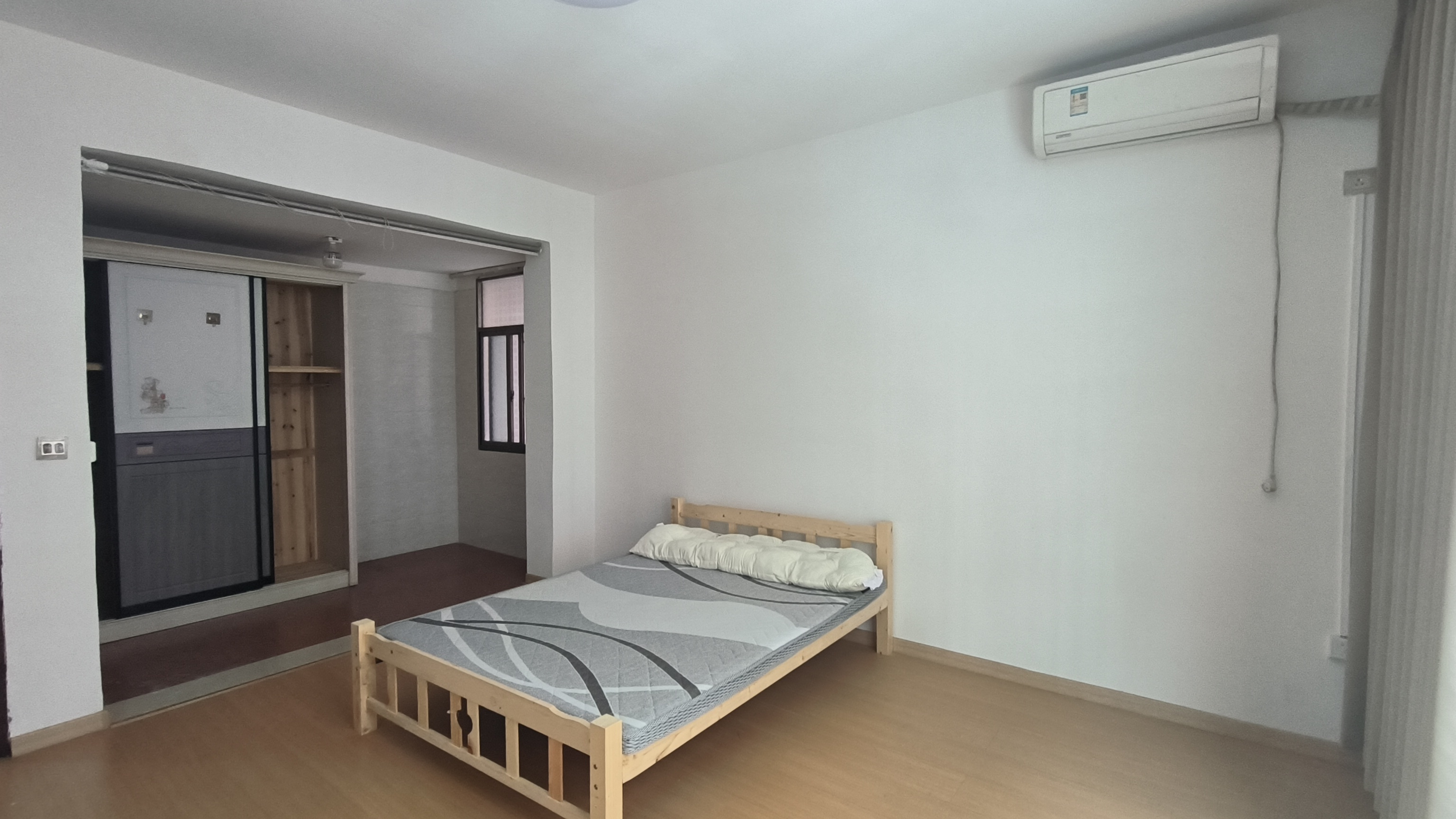 互助小区  1室0厅0卫   1100.00元/月室内图