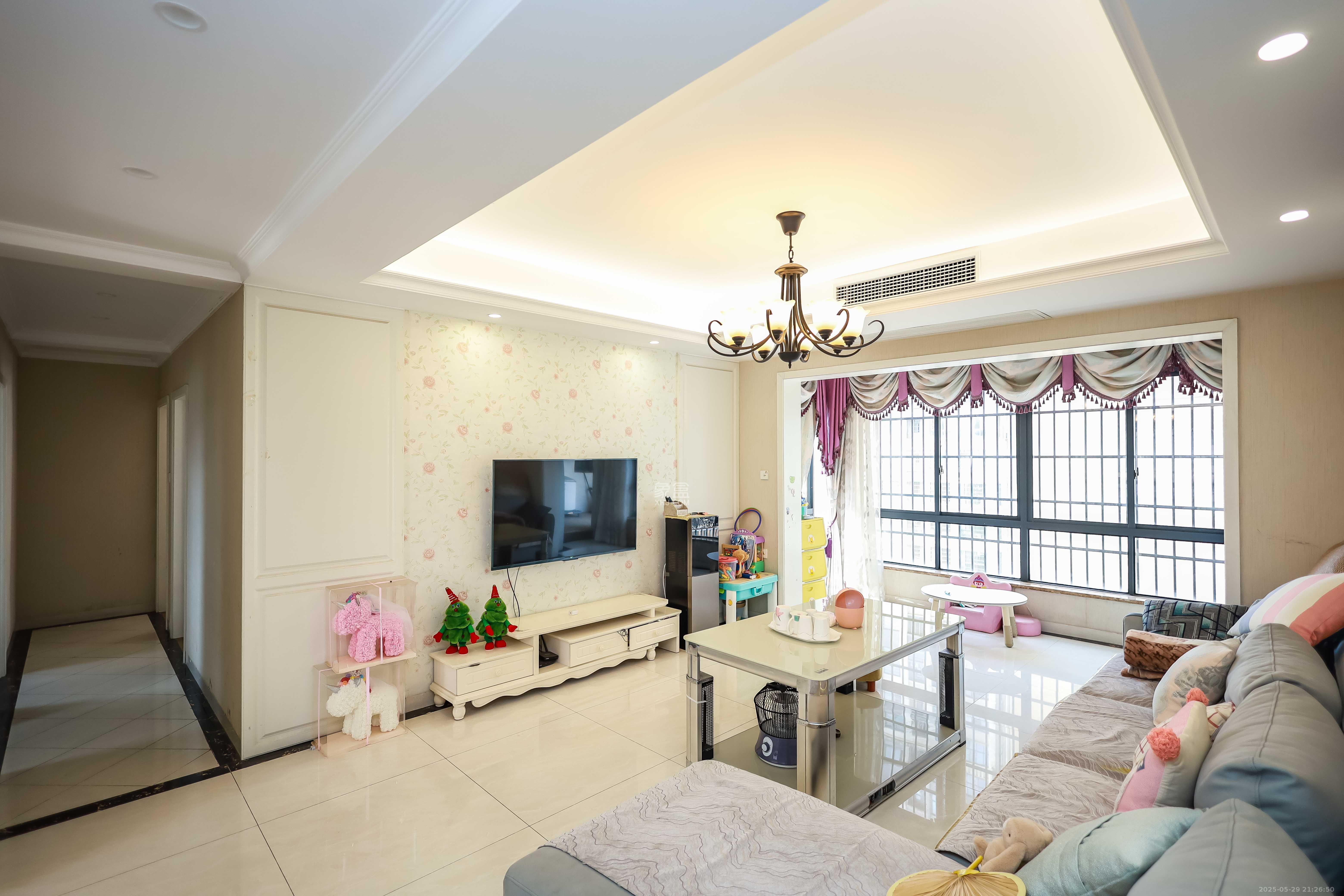 天麓尚层 4室2厅2卫 95.0万 天麓尚层 4室2厅2卫 95.0万客厅