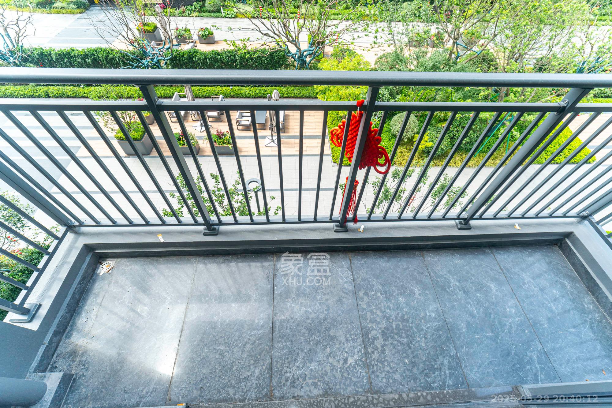 万科松湖天地 4室2厅2卫 320.0万 万科松湖天地 4室2厅2卫 320.0万阳台