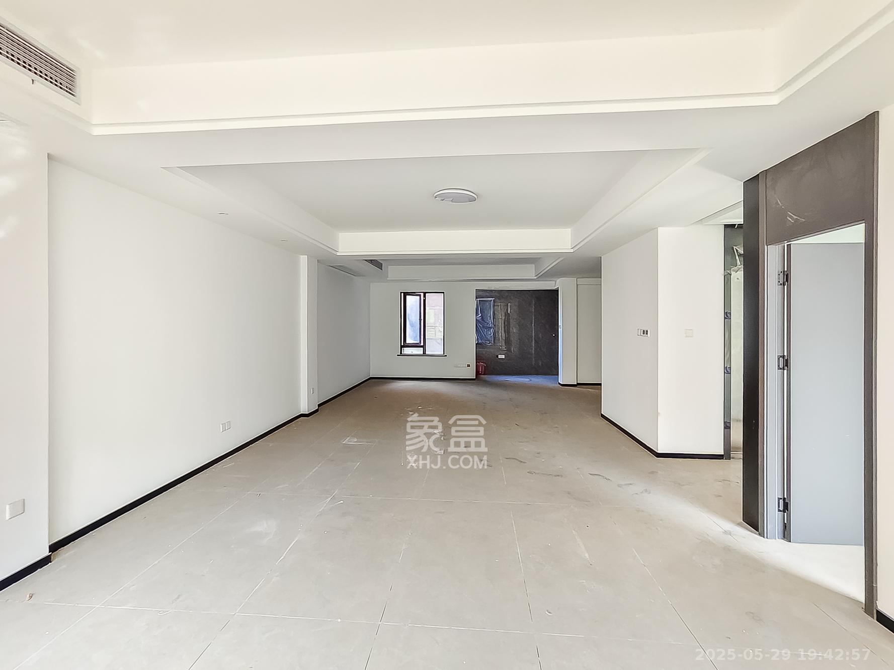 万科紫台 5室5厅4卫 389.0万 万科紫台 5室5厅4卫 389.0万卧室