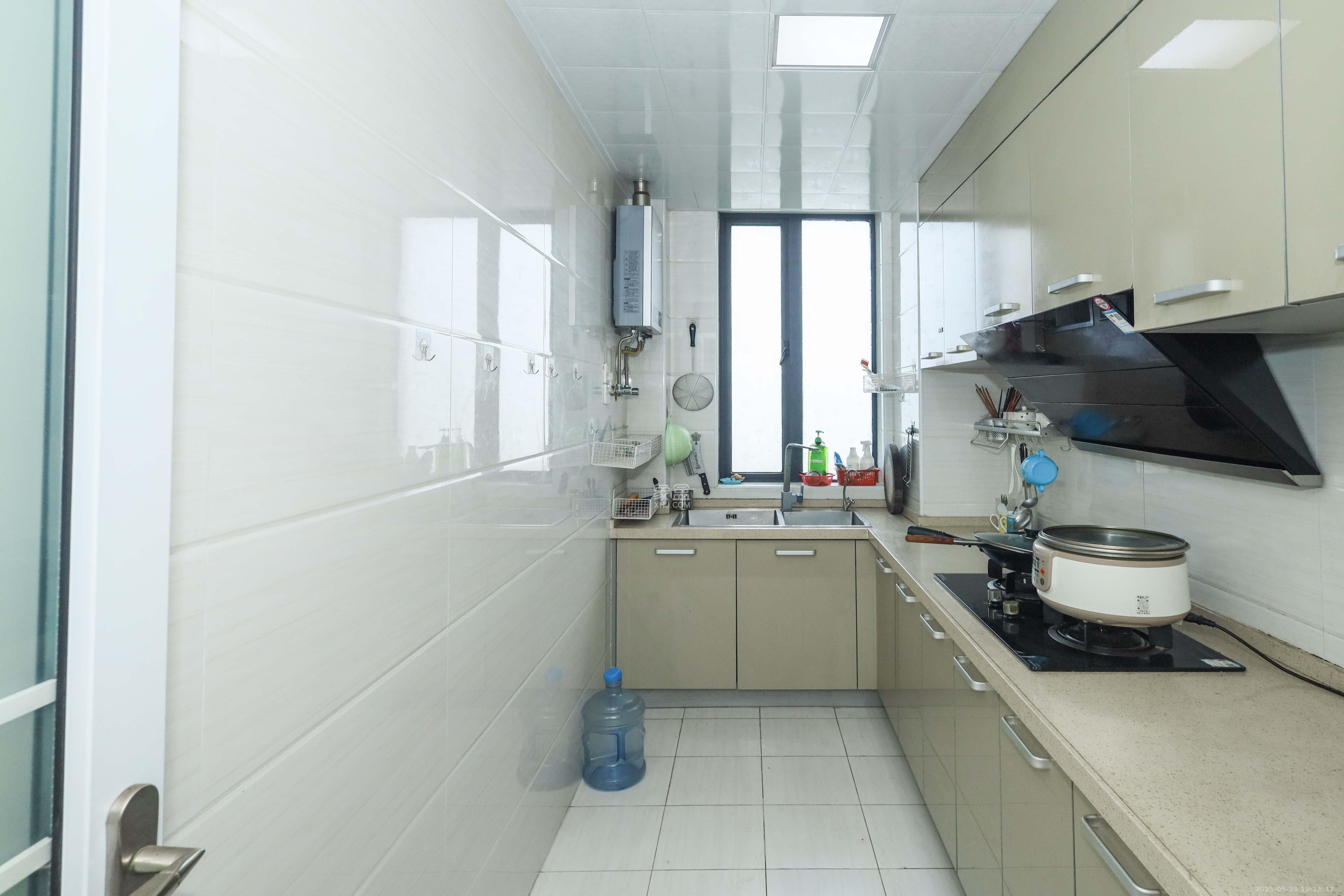 润芳园 4室2厅2卫 120.0万 润芳园 4室2厅2卫 120.0万厨房