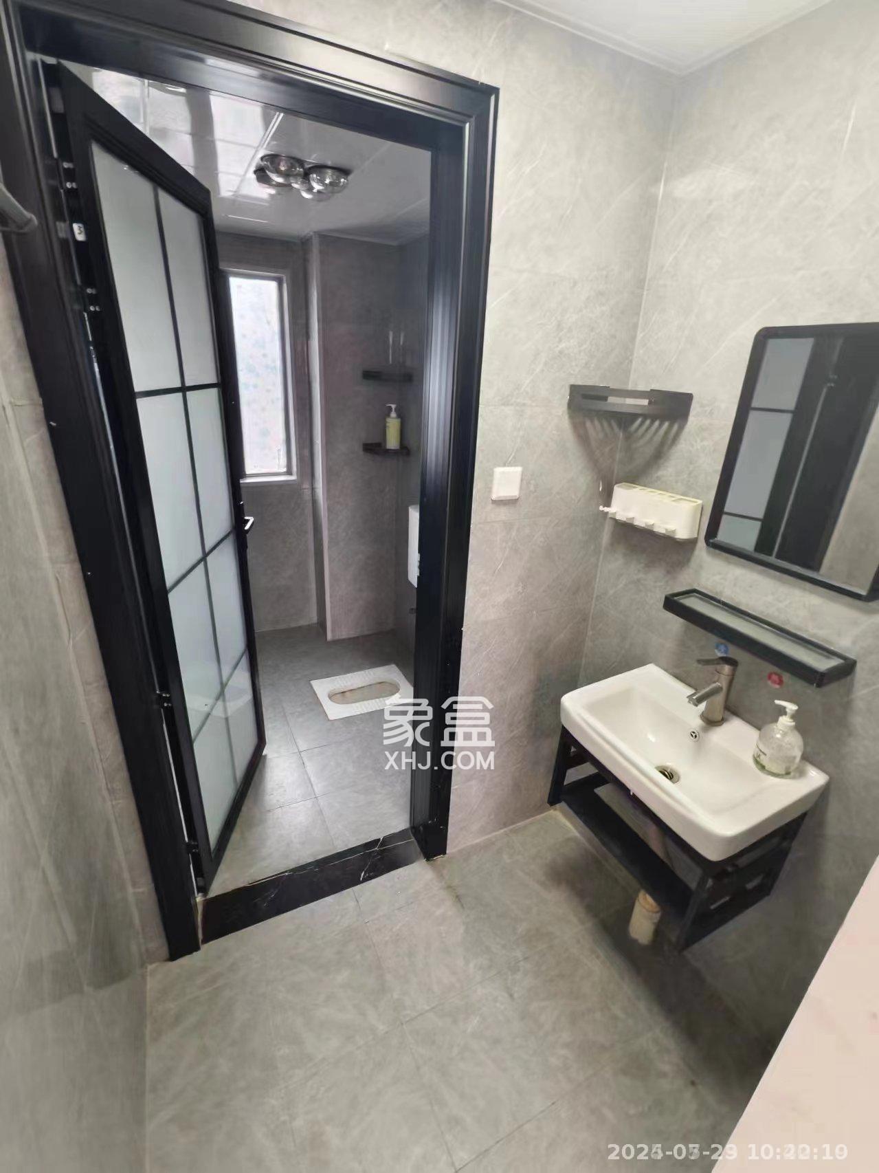 山水新城  3室2厅2卫   2480.00元/月室内图
