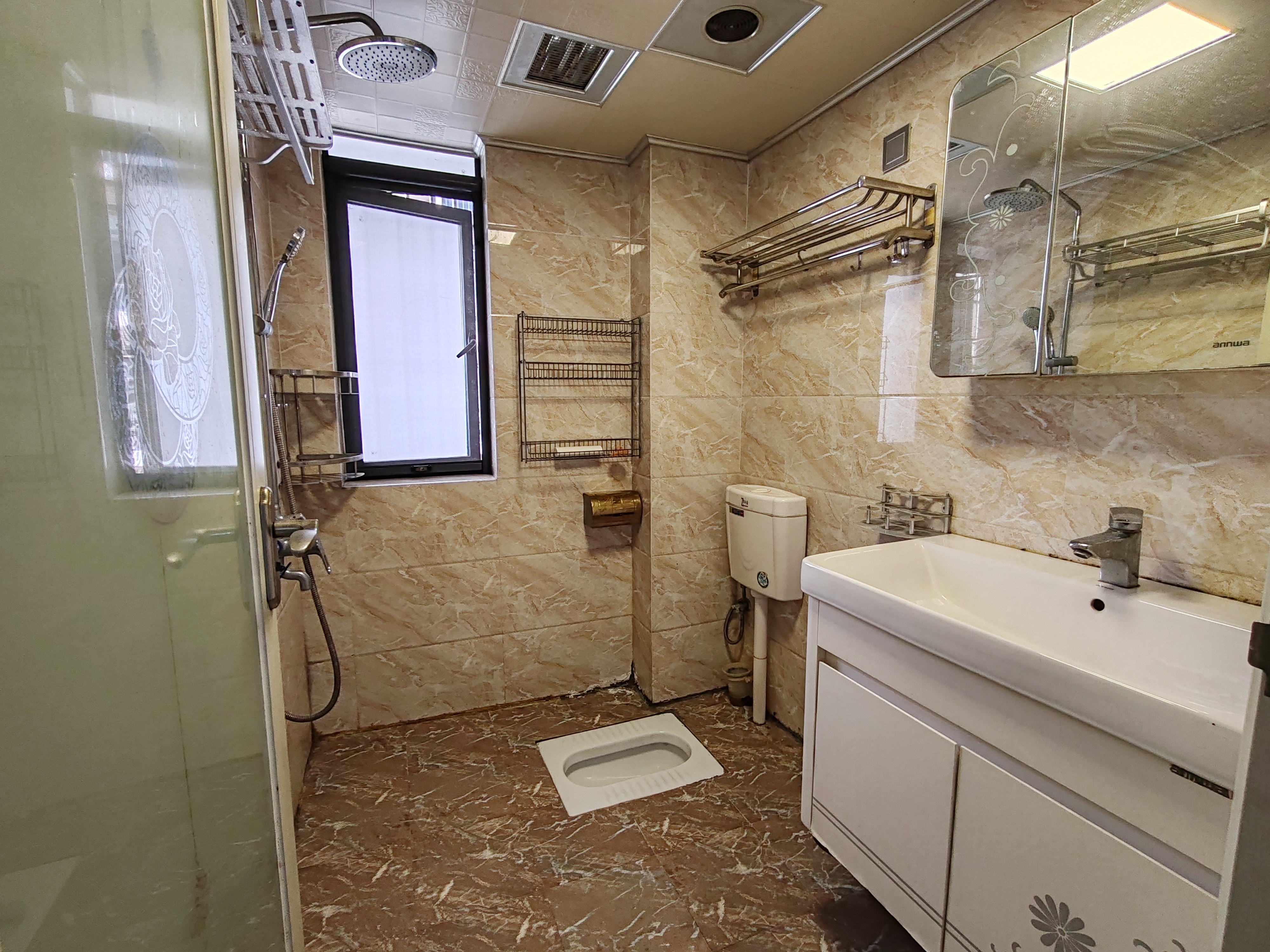 华天城小区 2室2厅1卫 2000.0元/月 华天城小区 2室2厅1卫 2000.0元/月室内图