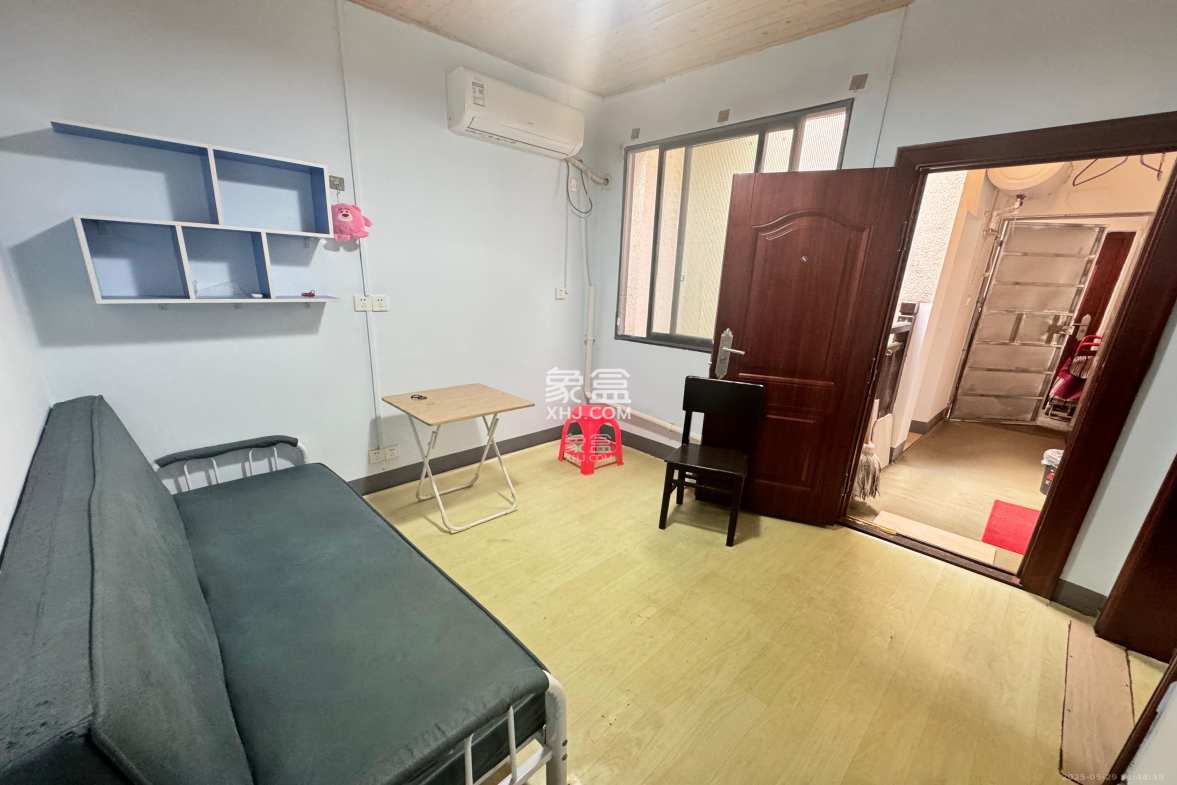卫国街散盘  1室1厅1卫    1300.0元/月 卫国街散盘  1室1厅1卫    1300.0元/月室内图