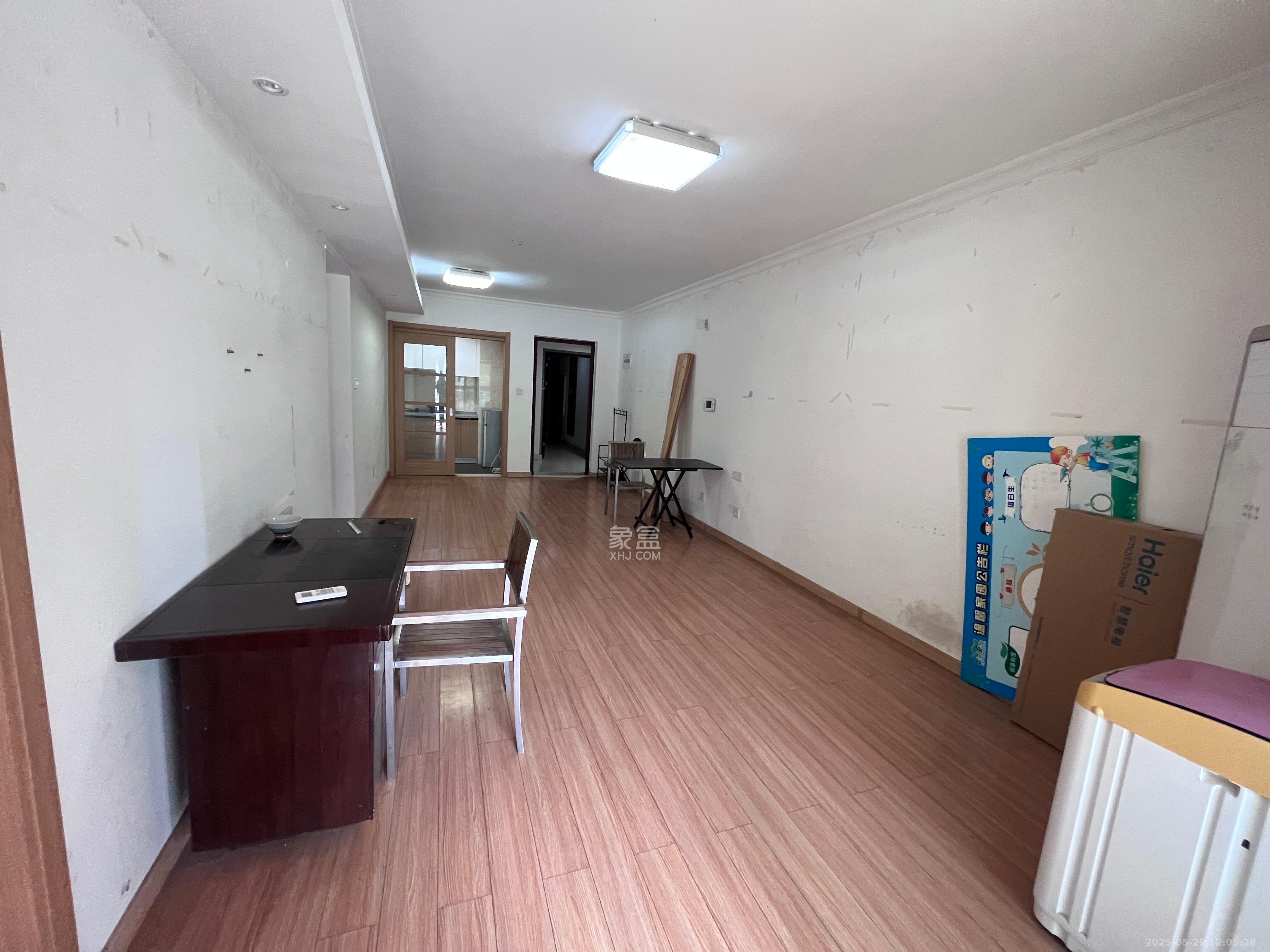 万科魅力之城  3室2厅2卫   2600.00元/月室内图