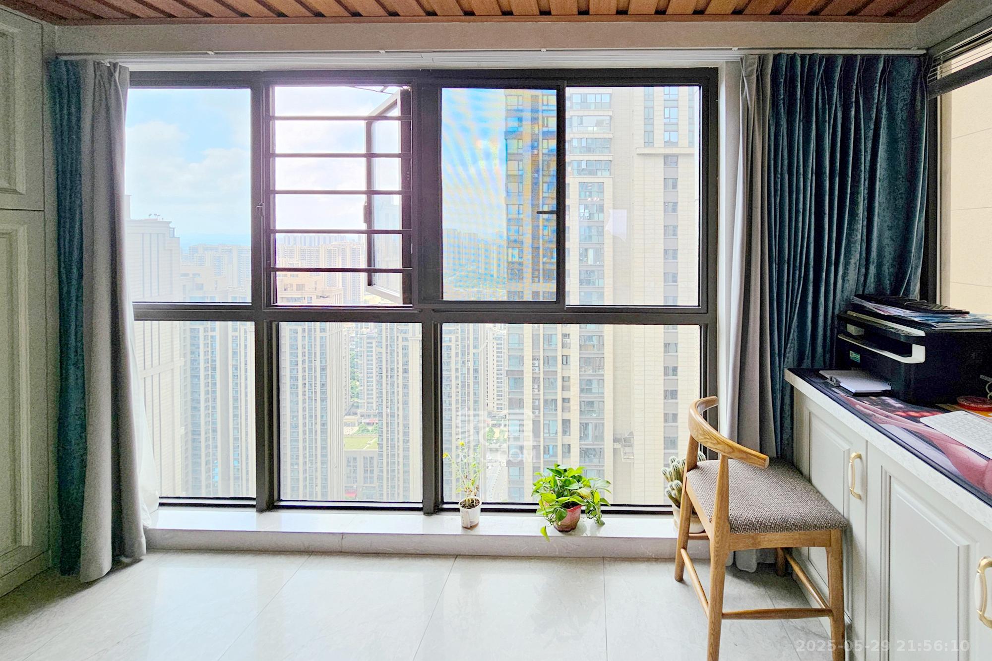 明昇壹城(明昇时代广场)二期  4室2厅2卫    223.0万 明昇壹城(明昇时代广场)二期  4室2厅2卫    223.0万阳台