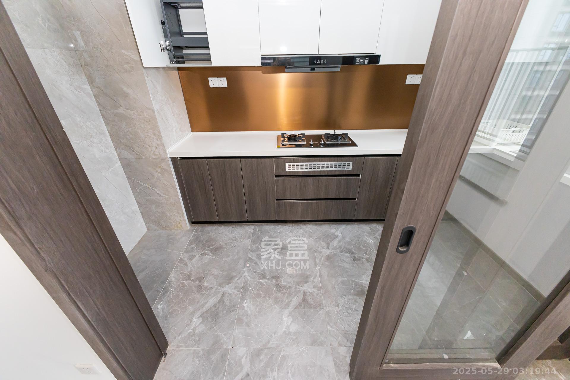 越秀湘江星汇城三期 4室2厅3卫 248.0万 越秀湘江星汇城三期 4室2厅3卫 248.0万厨房