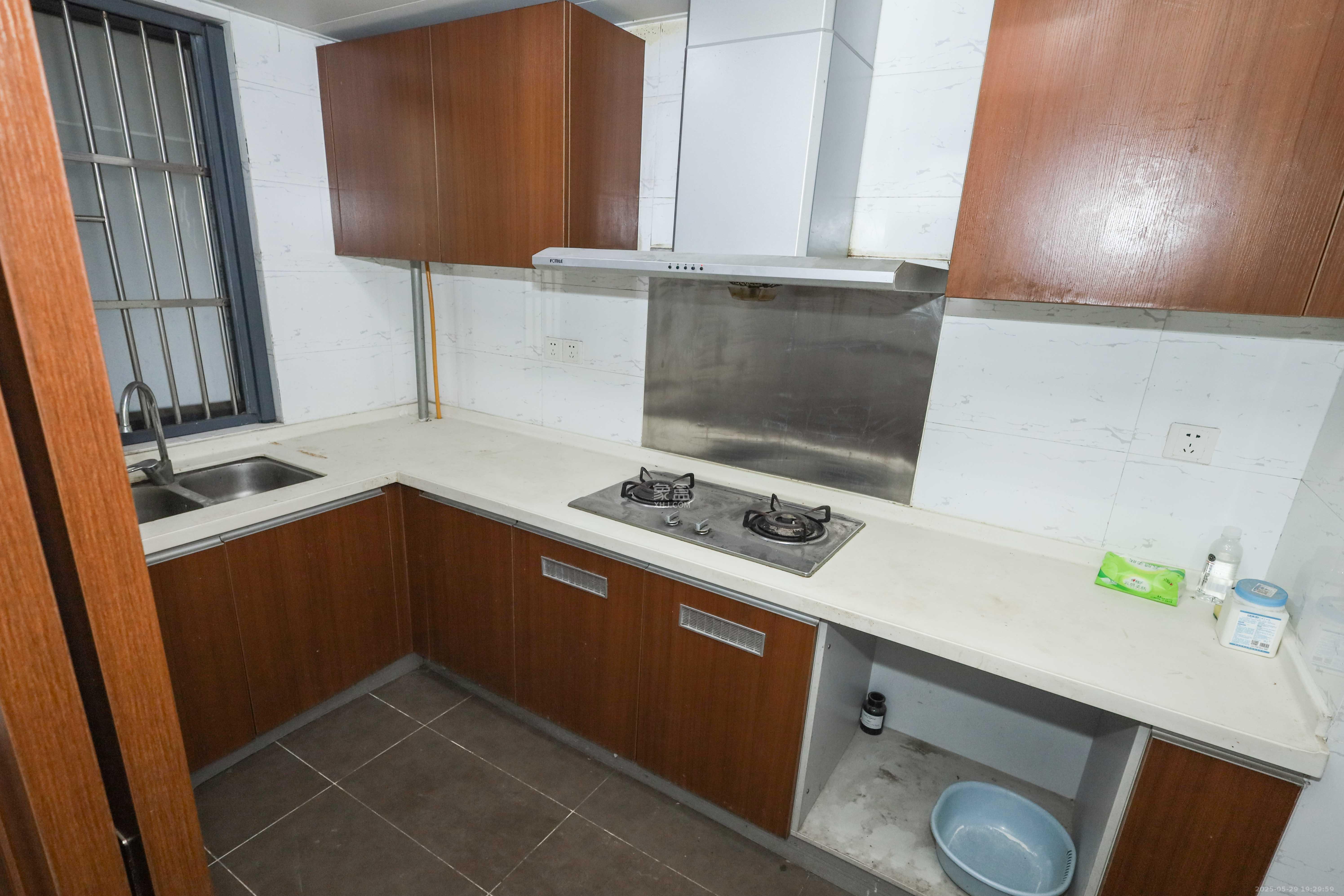 万科城市花园  3室2厅2卫    98.8万厨房