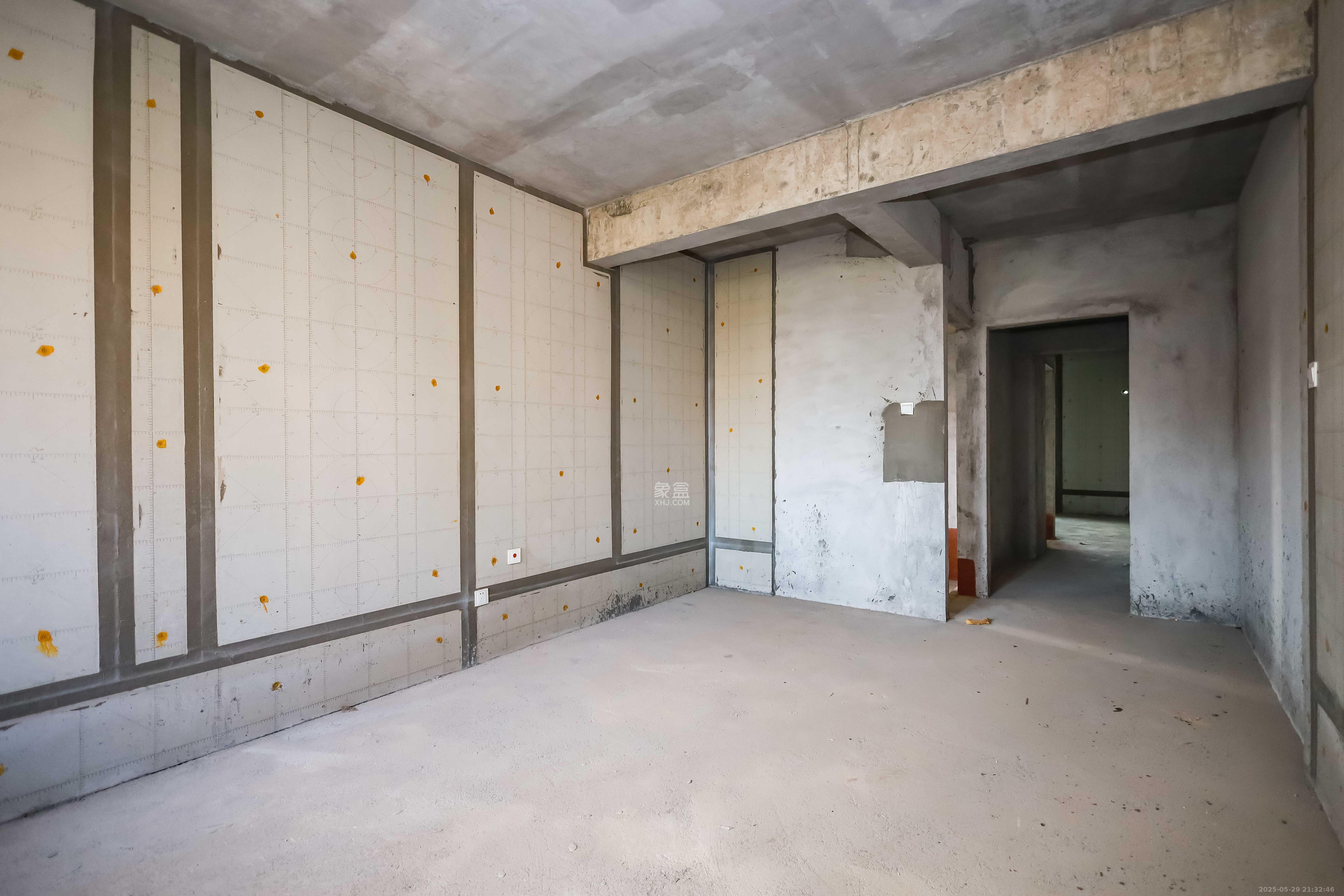 通号岭绣苑 4室2厅2卫 126.0万 通号岭绣苑 4室2厅2卫 126.0万卧室