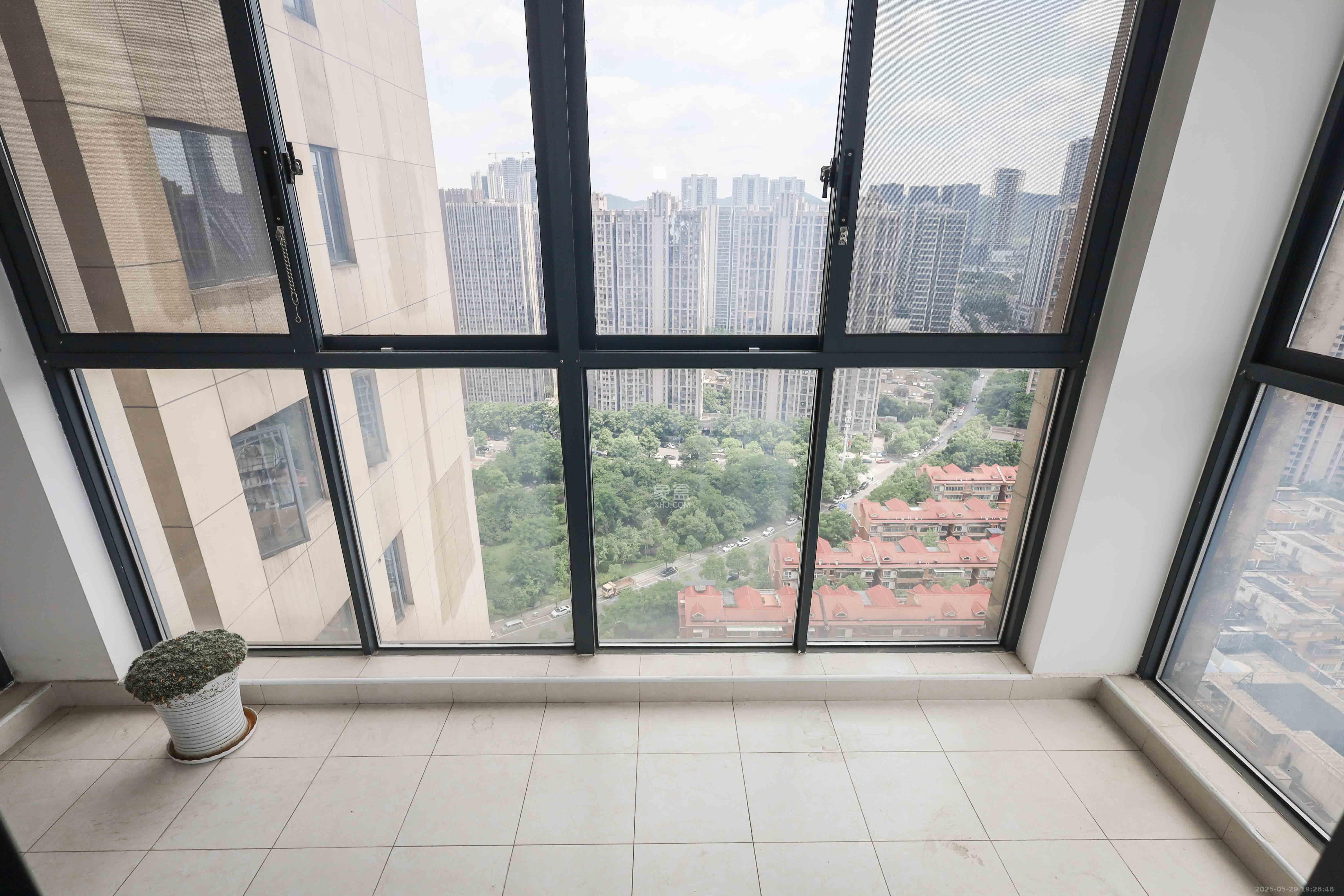 润芳园 4室2厅2卫 120.0万 润芳园 4室2厅2卫 120.0万阳台