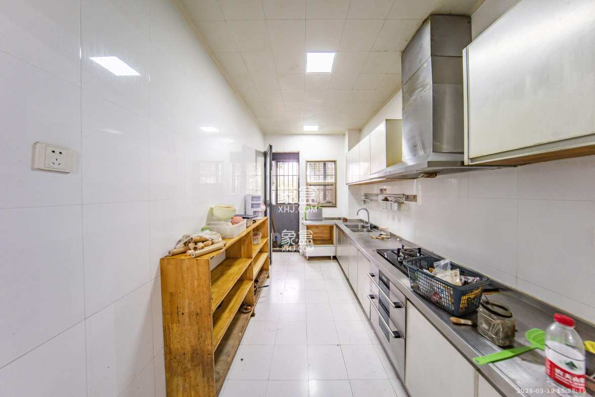 阳光100一期、四五期 5室2厅3卫 6500.0元/月 阳光100一期、四五期 5室2厅3卫 6500.0元/月室内图