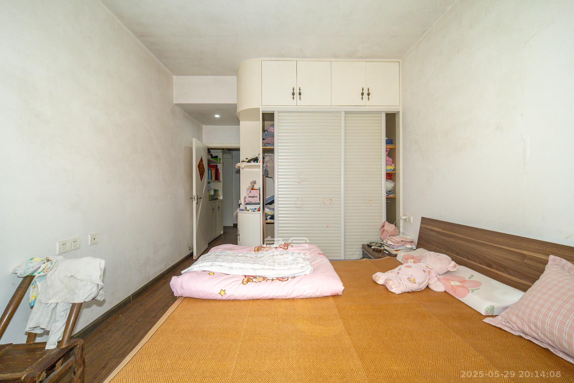 幸福里润城(幸福里二期) 3室2厅1卫 56.0万 幸福里润城(幸福里二期) 3室2厅1卫 56.0万卧室