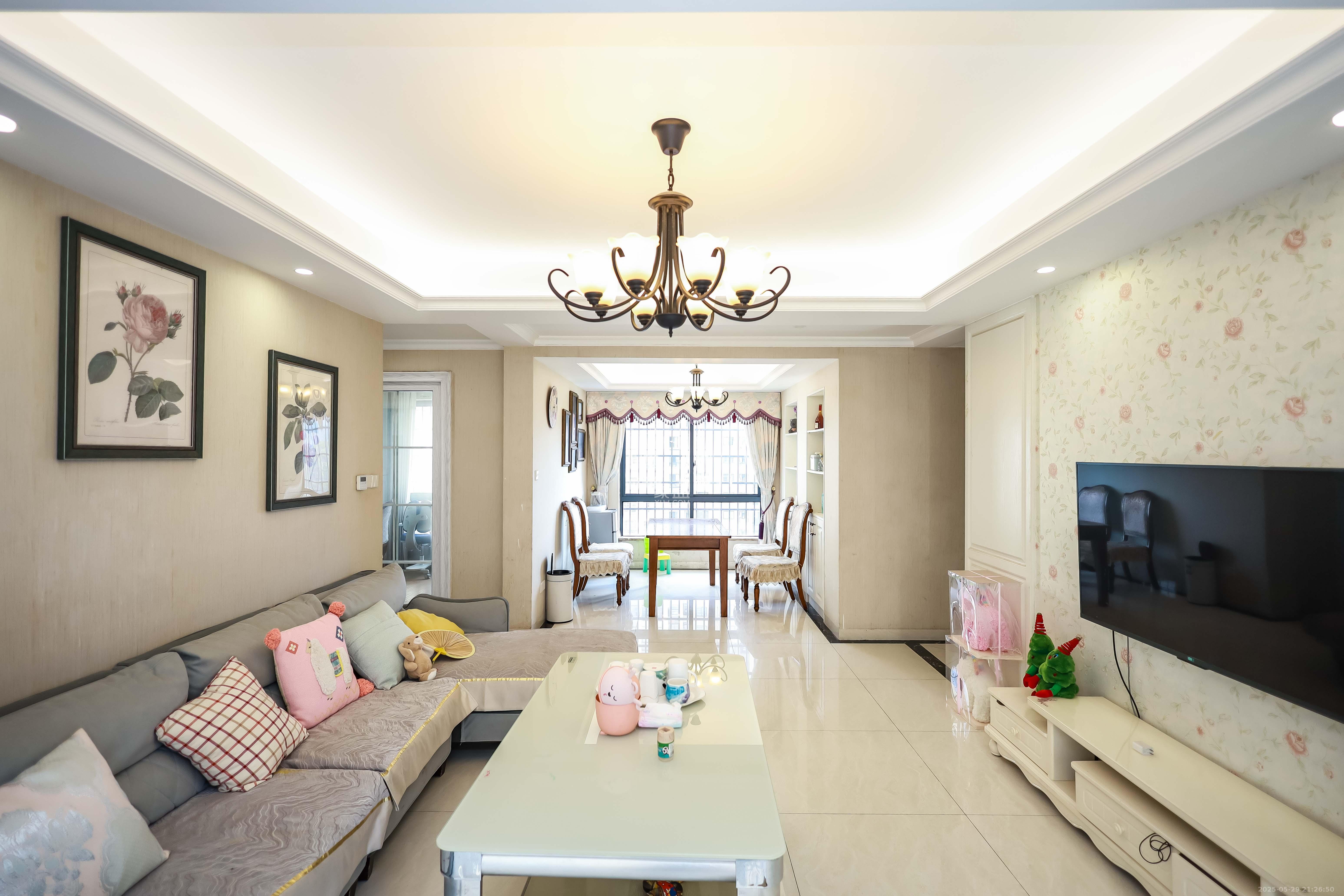 天麓尚层 4室2厅2卫 95.0万 天麓尚层 4室2厅2卫 95.0万客厅