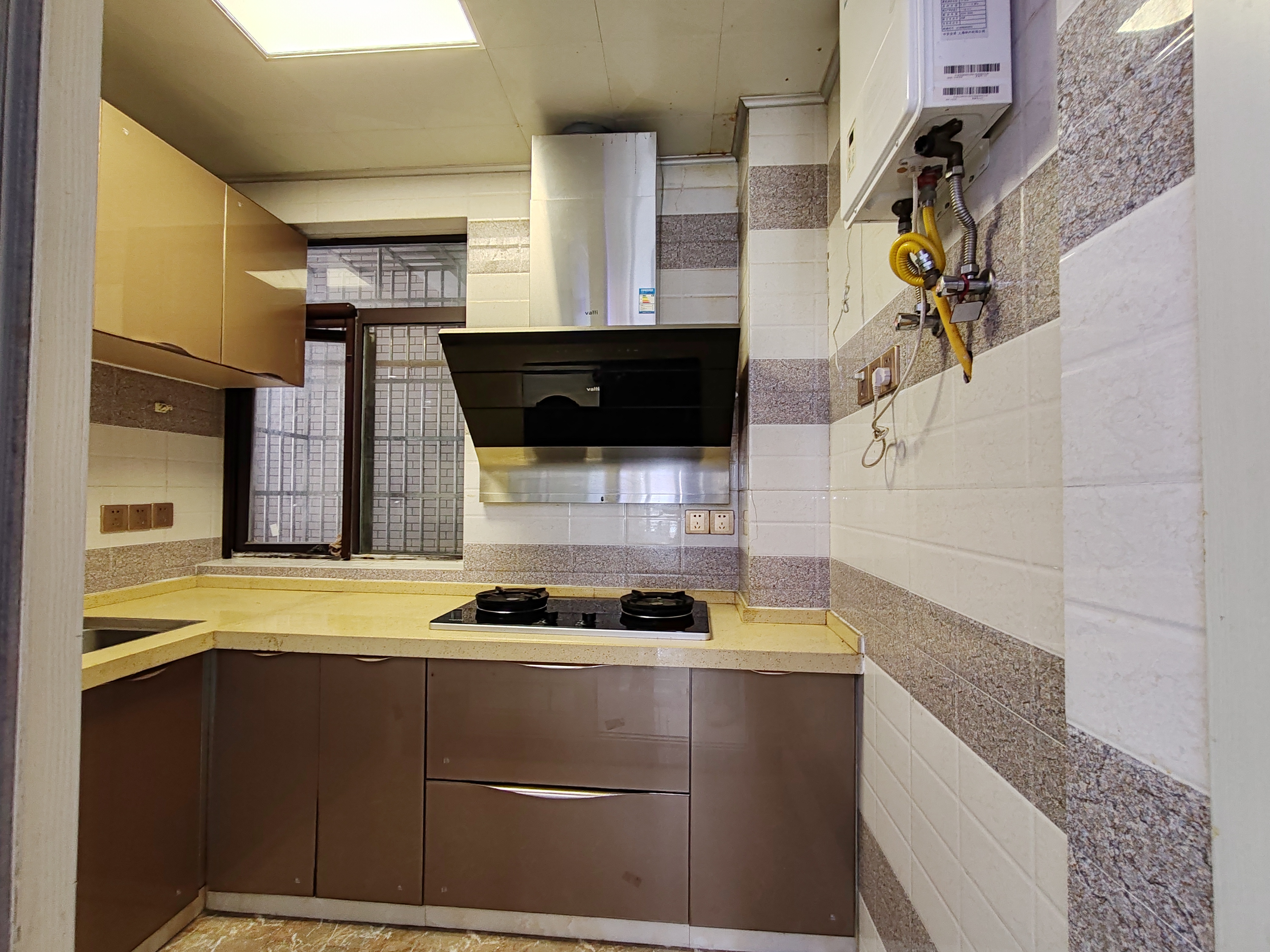 华天城小区 2室2厅1卫 2000.0元/月 华天城小区 2室2厅1卫 2000.0元/月室内图