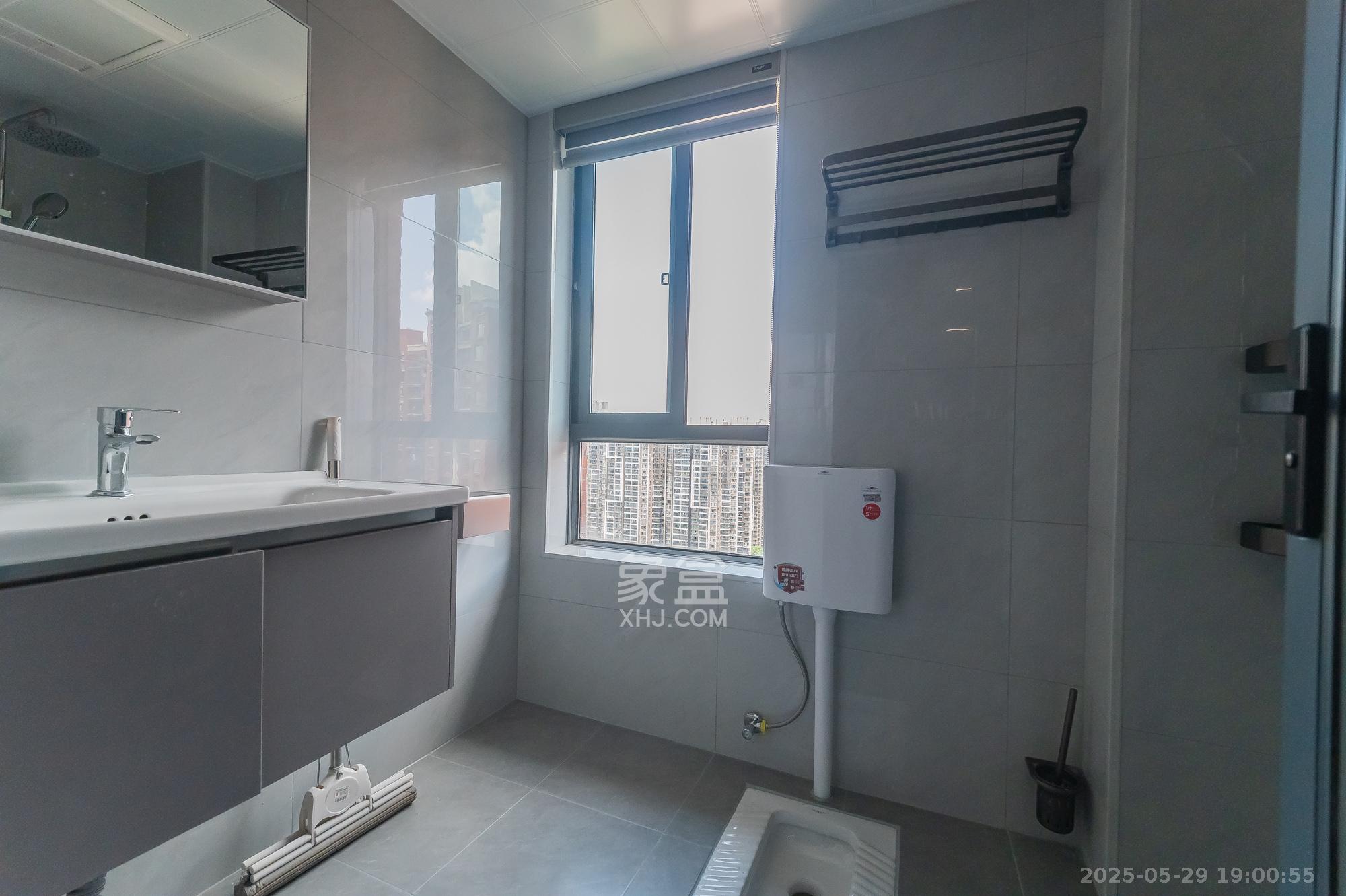 华润凤凰城二期 3室2厅2卫 89.8万 华润凤凰城二期 3室2厅2卫 89.8万卫生间