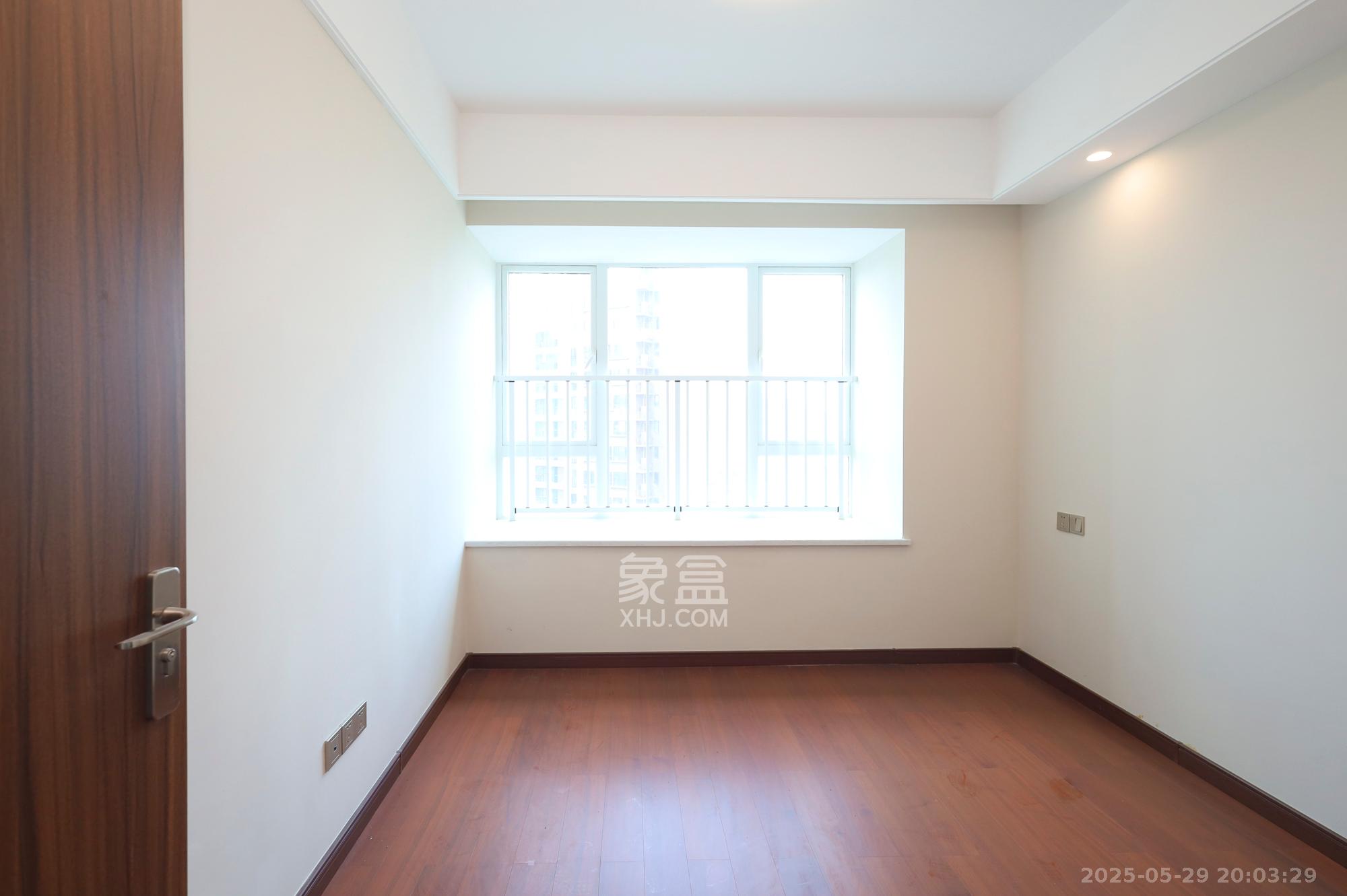 中欣楚天御府E区 4室2厅2卫 155.0万 中欣楚天御府E区 4室2厅2卫 155.0万卧室