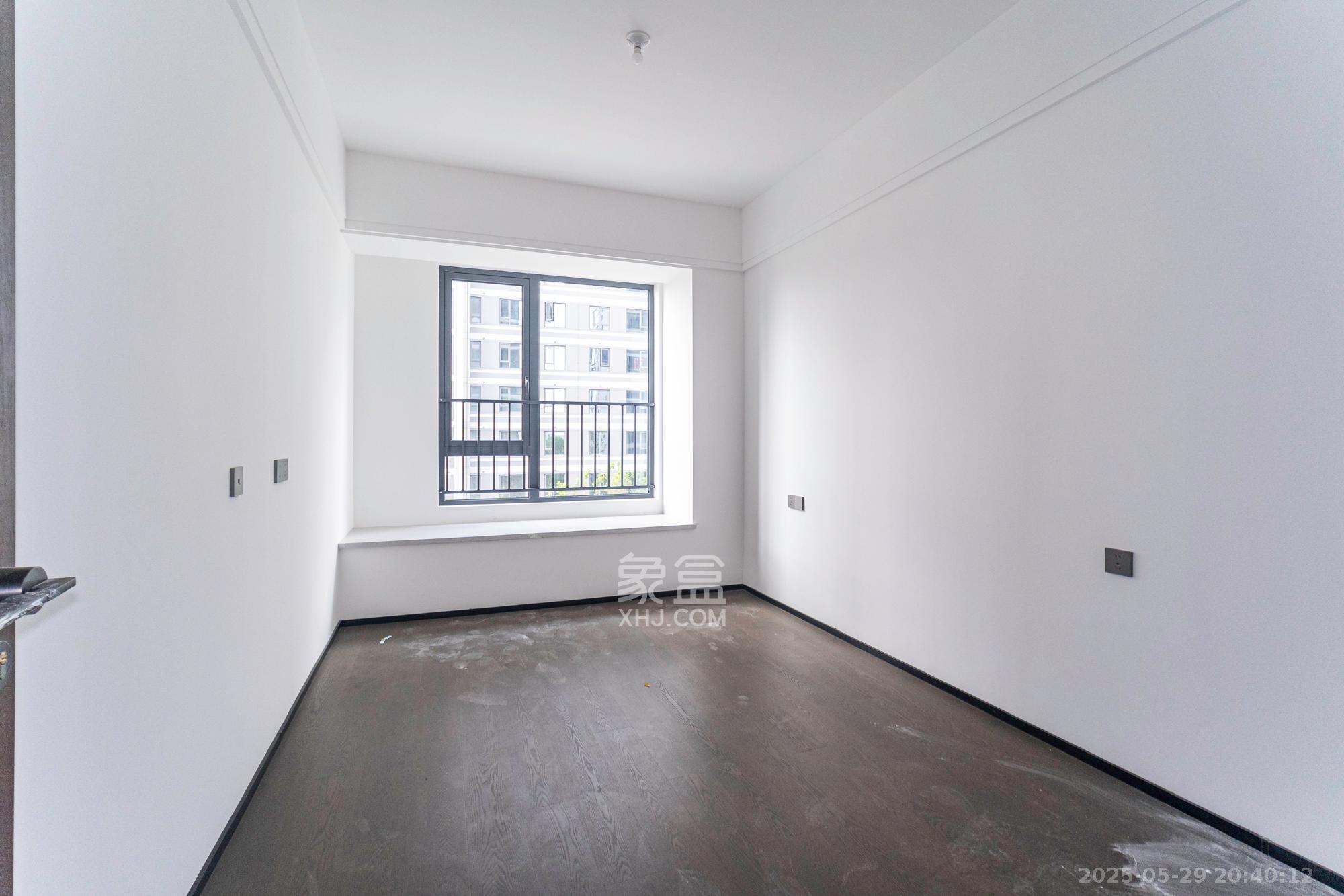 万科松湖天地 4室2厅2卫 320.0万 万科松湖天地 4室2厅2卫 320.0万卧室