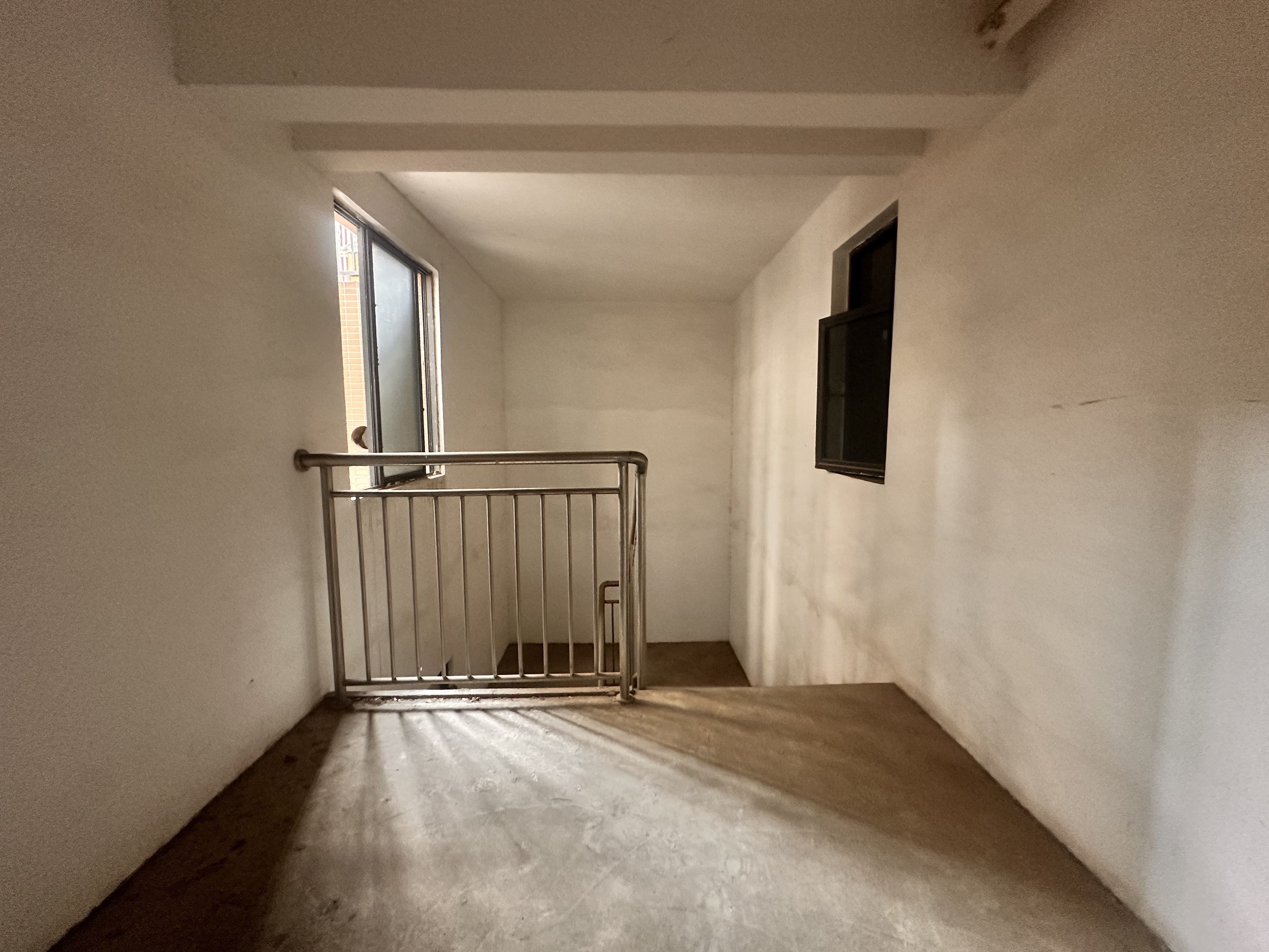 融冠亲城 5室2厅2卫 1500.0元/月 融冠亲城 5室2厅2卫 1500.0元/月室内图