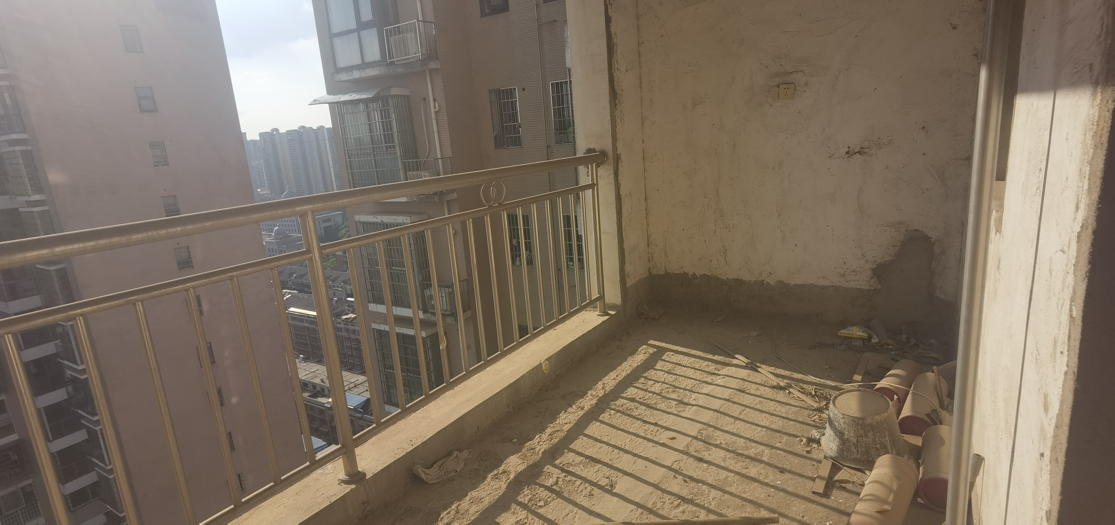 君临天厦 3室2厅2卫 52.8万 君临天厦 3室2厅2卫 52.8万客厅