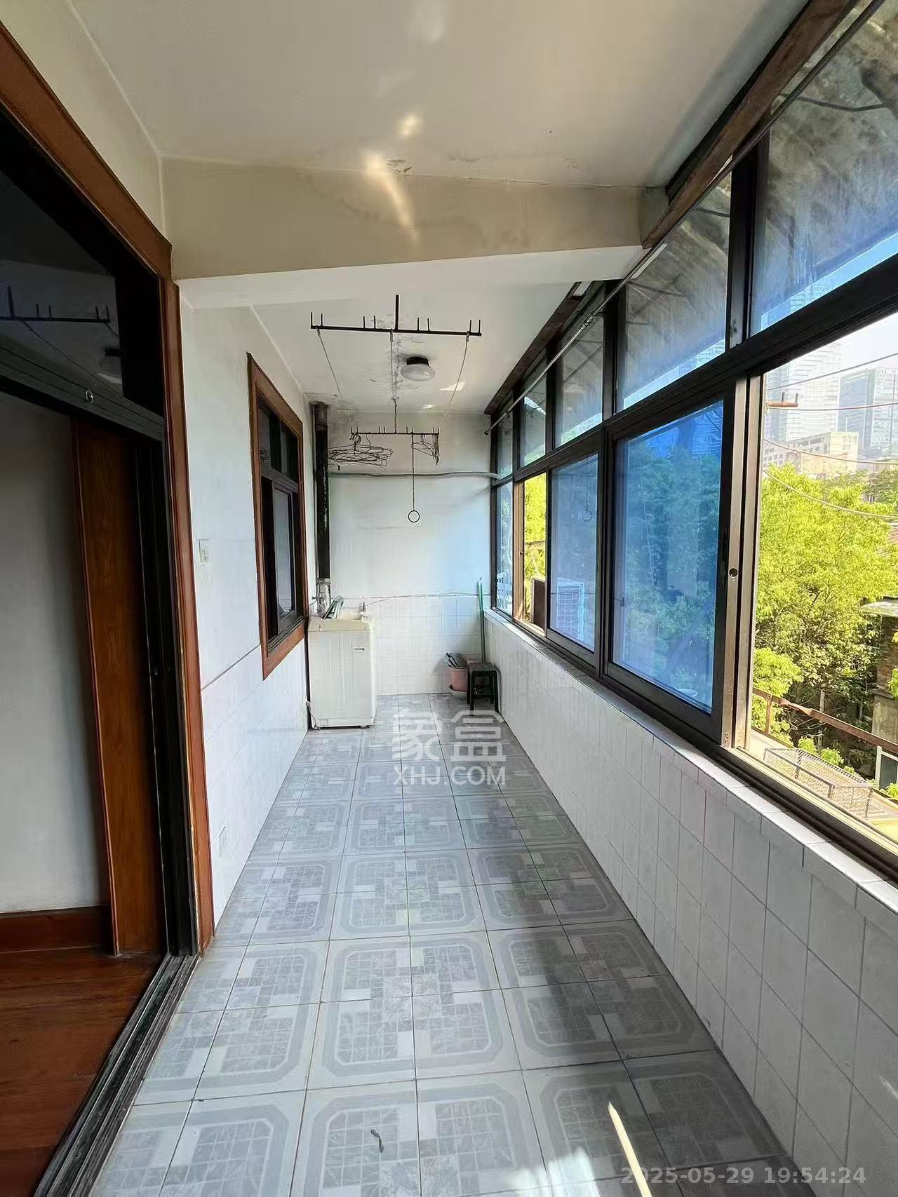 湘雅医学院(湘雅附一北院)  3室2厅1卫    2400.0元/月 湘雅医学院(湘雅附一北院)  3室2厅1卫    2400.0元/月室内图