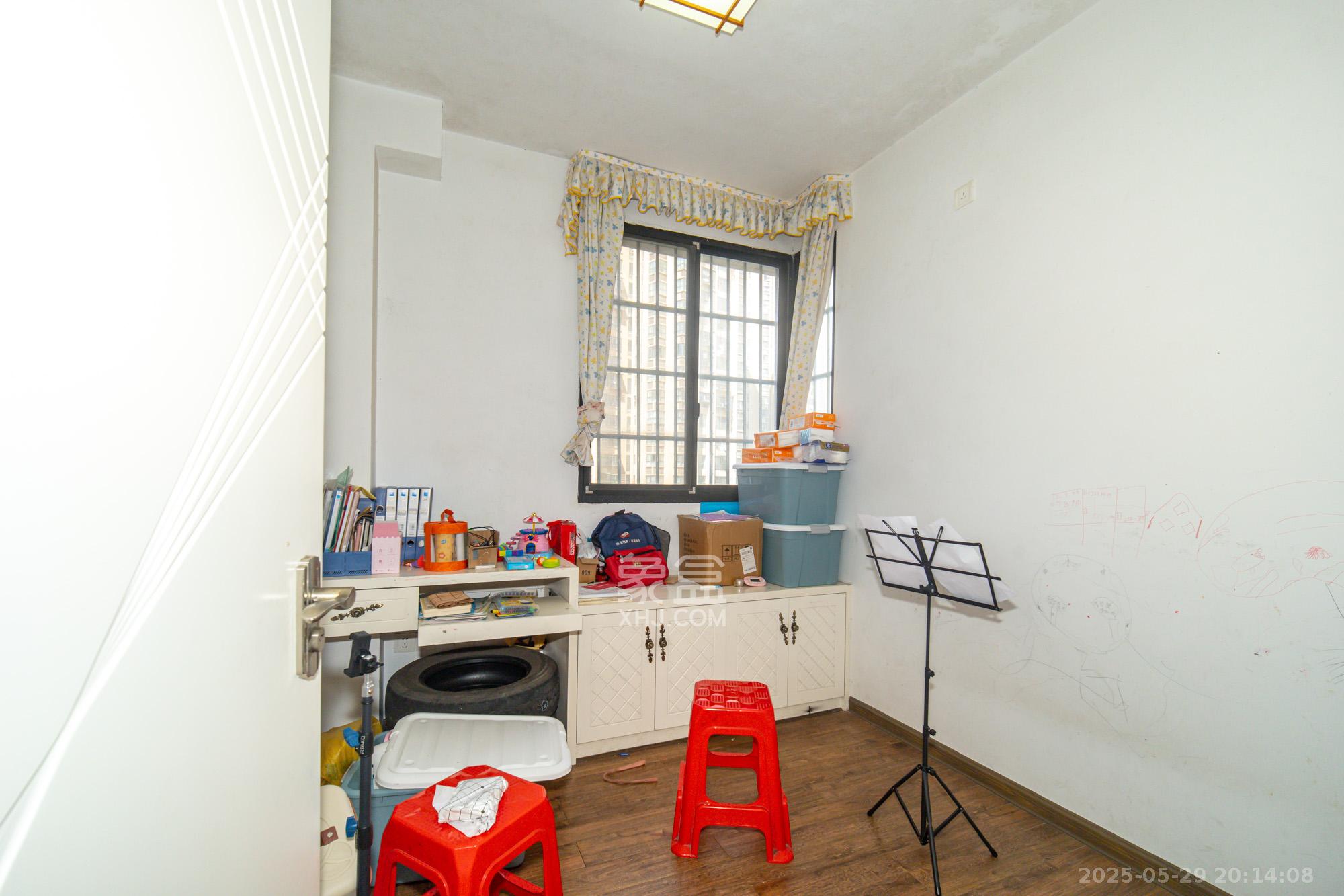 幸福里润城(幸福里二期) 3室2厅1卫 56.0万 幸福里润城(幸福里二期) 3室2厅1卫 56.0万卧室