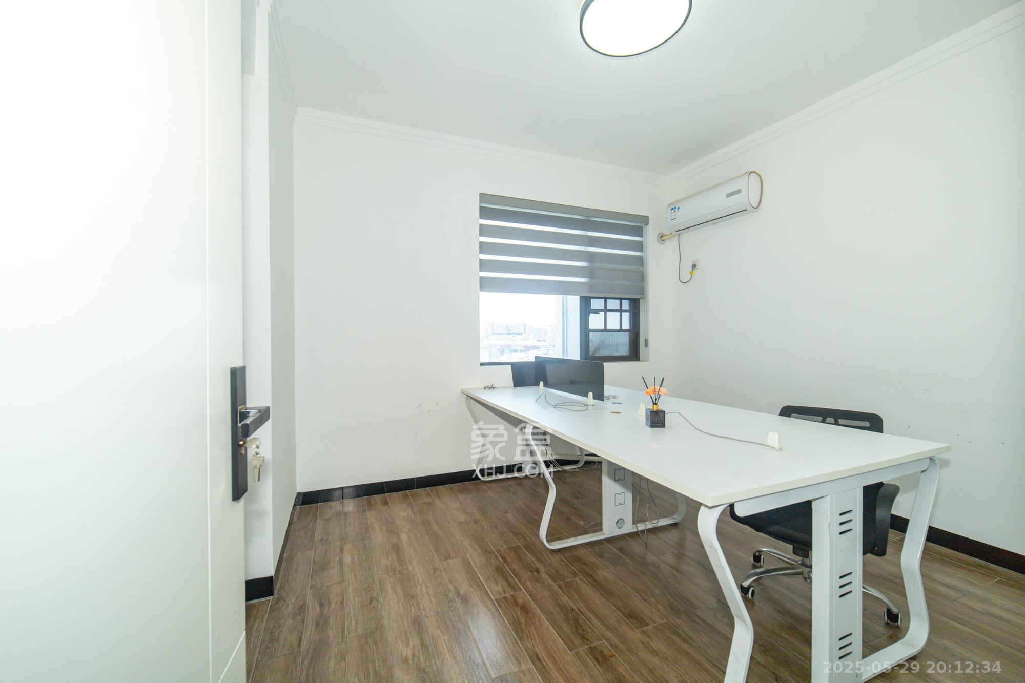 财富港湾(绿领大厦) 2室2厅1卫 75.0万 财富港湾(绿领大厦) 2室2厅1卫 75.0万卧室