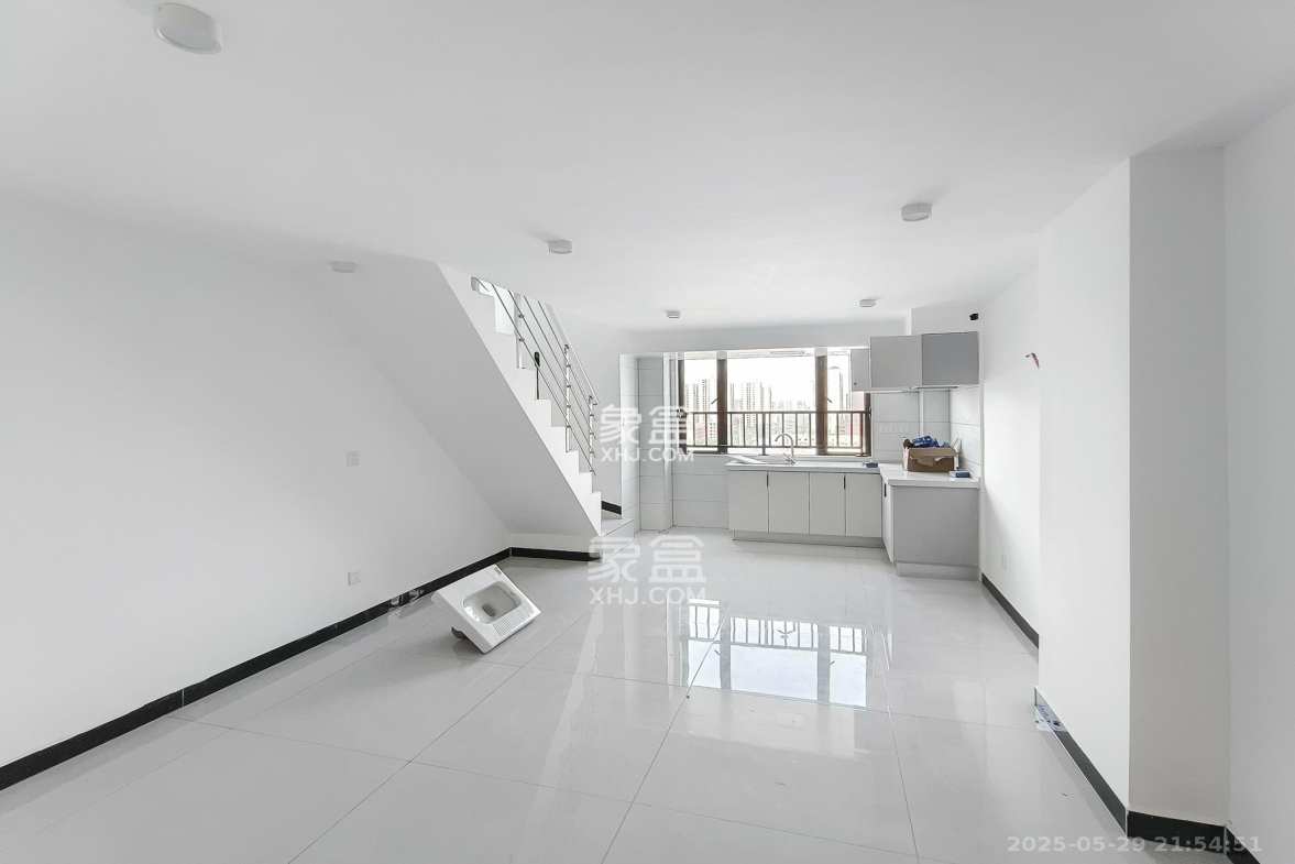 艾美潇湘  2室1厅1卫    32.0万 艾美潇湘  2室1厅1卫    32.0万客厅