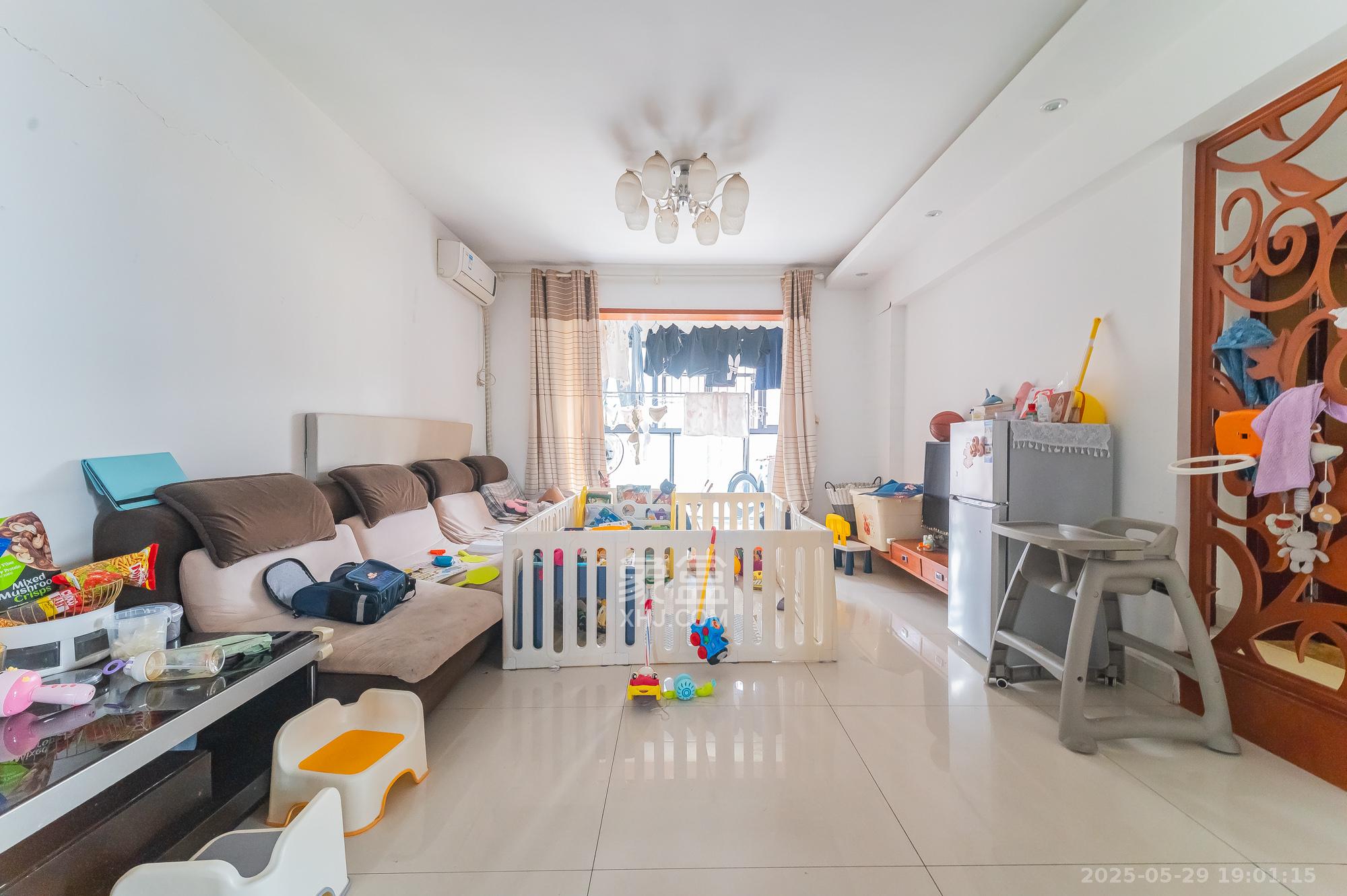 华润凤凰城二期 3室2厅1卫 70.0万 华润凤凰城二期 3室2厅1卫 70.0万客厅