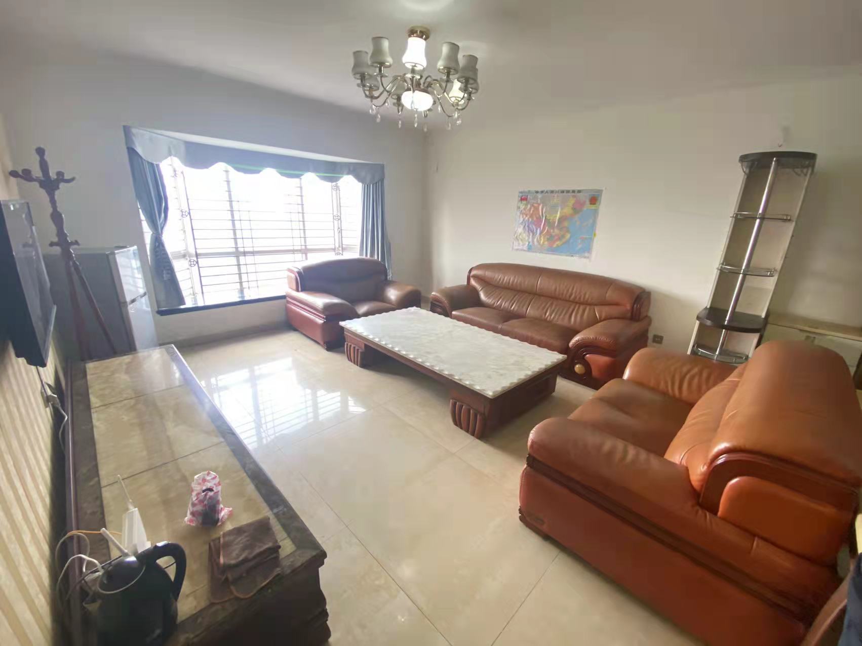 嘉华城市花园 3室2厅1卫 2800.0元/月 嘉华城市花园 3室2厅1卫 2800.0元/月室内图