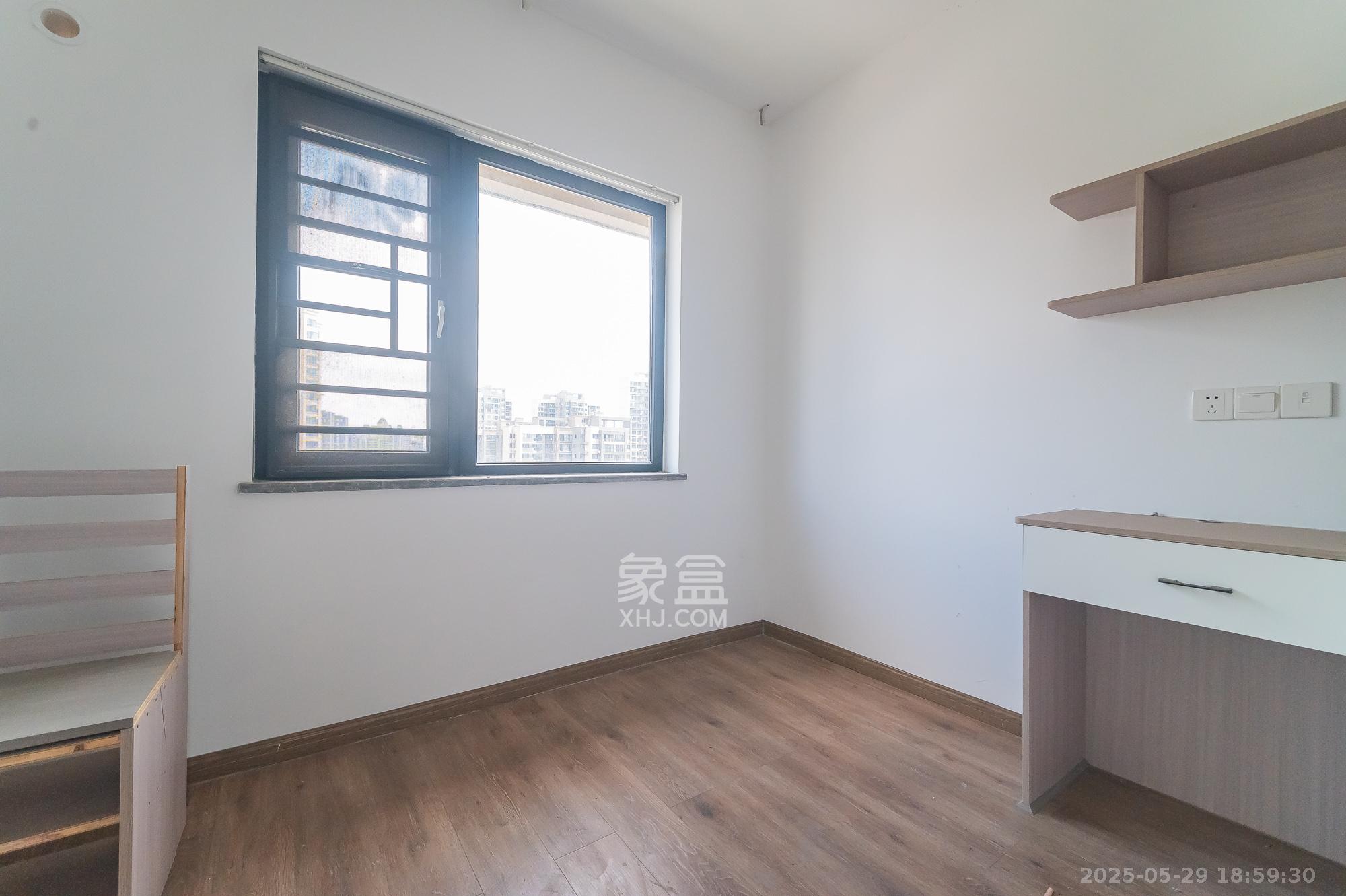 尚鑫海悦(新长海尚海城) 4室2厅2卫 90.8万 尚鑫海悦(新长海尚海城) 4室2厅2卫 90.8万卧室