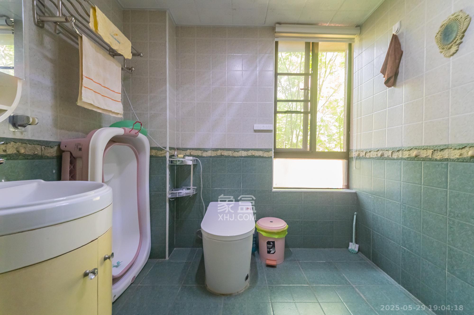 华润凤凰城三期 3室2厅2卫 90.0万 华润凤凰城三期 3室2厅2卫 90.0万卫生间