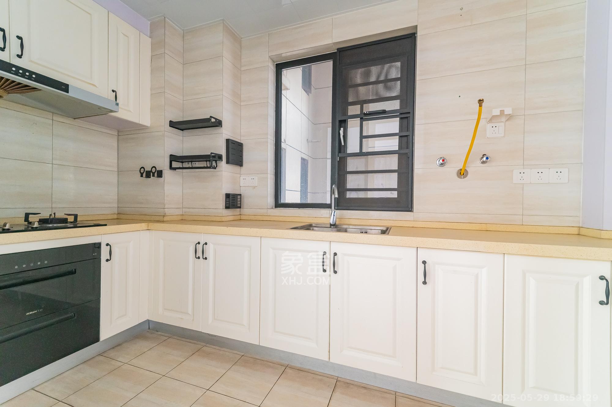 尚鑫海悦(新长海尚海城) 4室2厅2卫 90.8万 尚鑫海悦(新长海尚海城) 4室2厅2卫 90.8万厨房