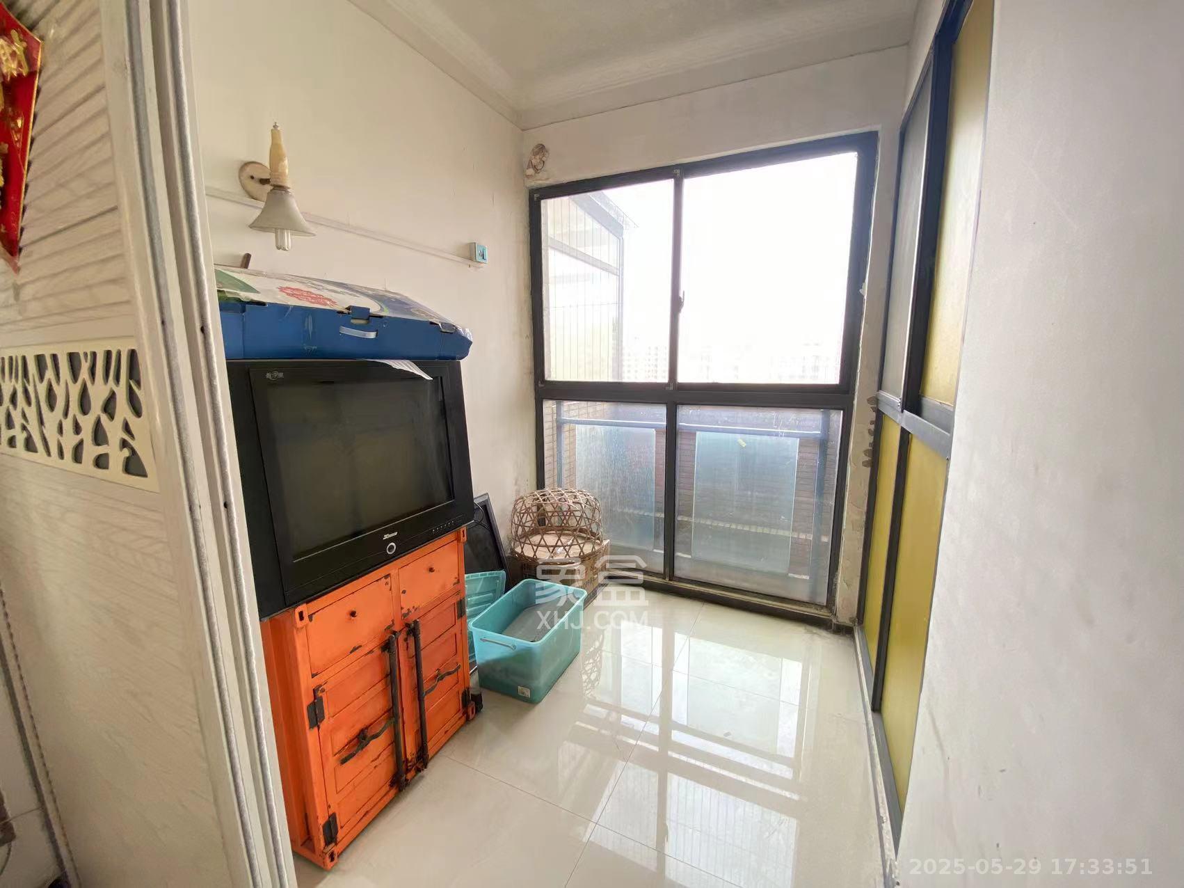 辉煌国际城一期  3室2厅1卫    2500.0元/月室内图