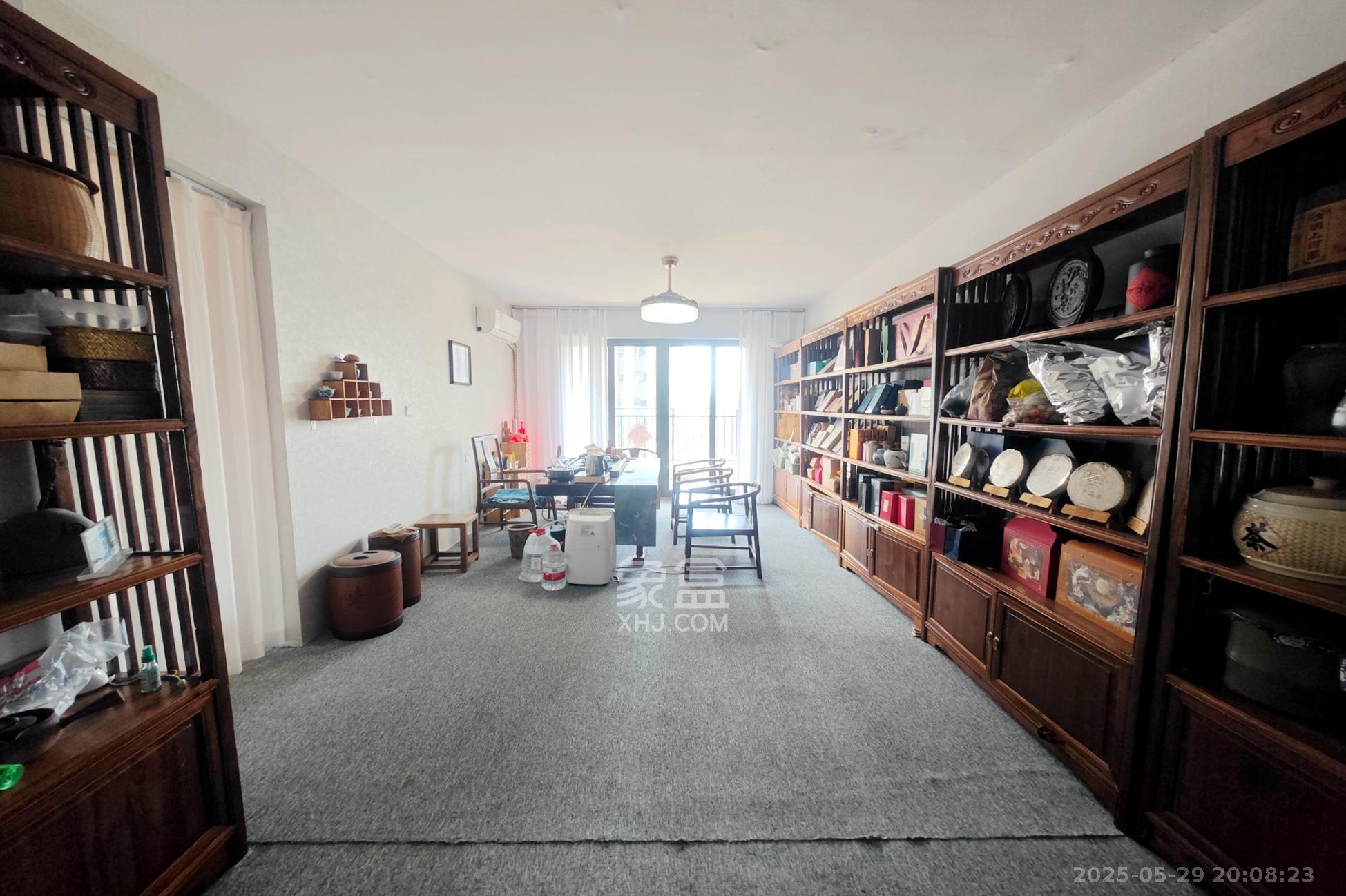 保利大都汇四期 4室2厅2卫 130.0万 保利大都汇四期 4室2厅2卫 130.0万客厅