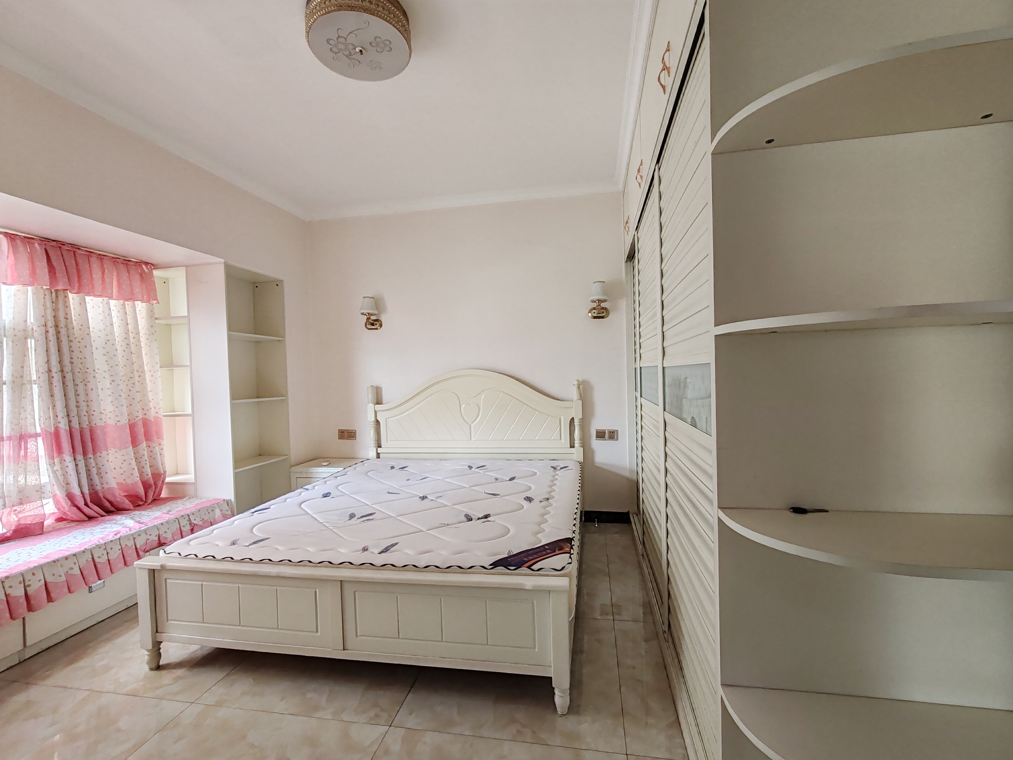 华天城小区 2室2厅1卫 2000.0元/月 华天城小区 2室2厅1卫 2000.0元/月室内图