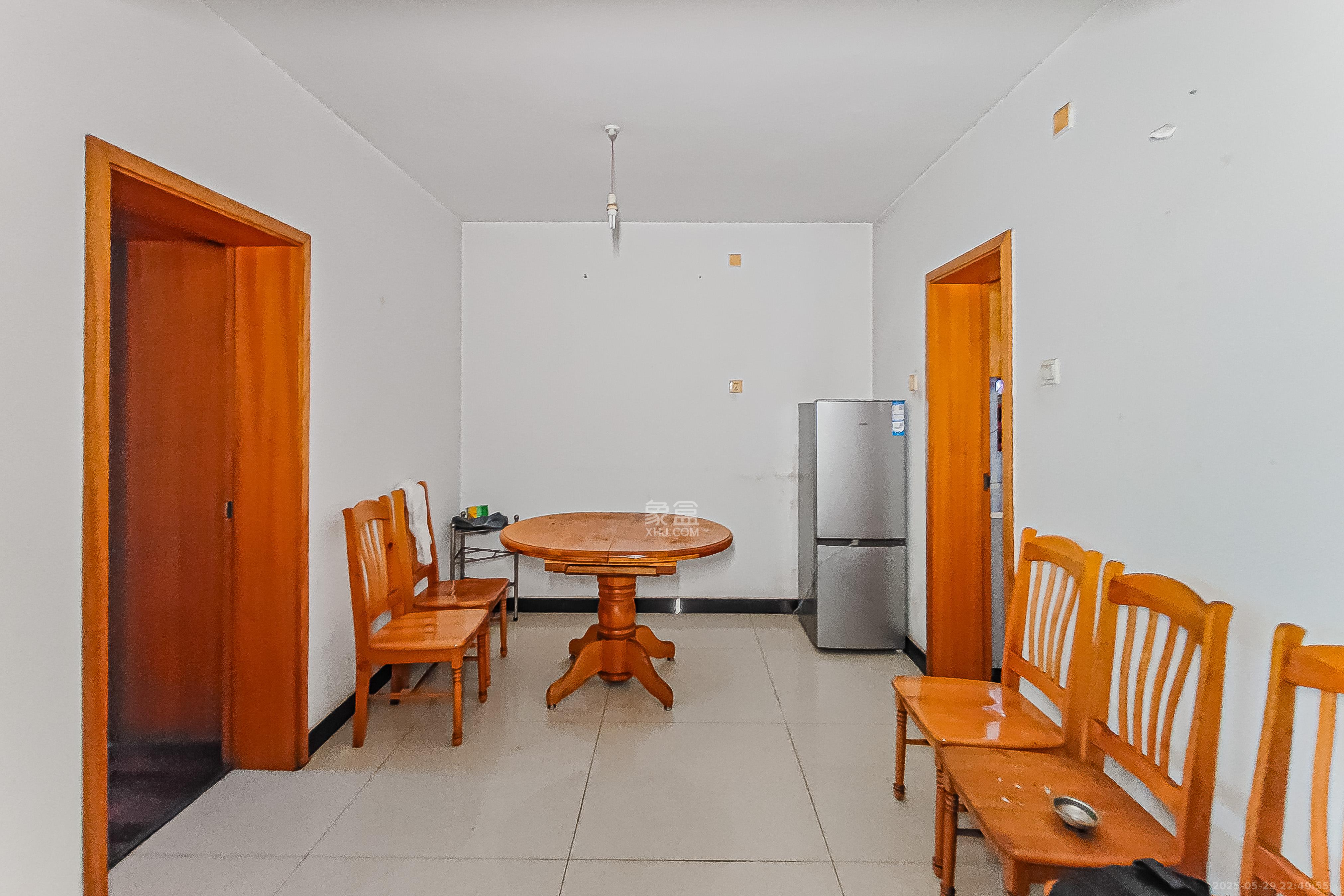 红旗综合安置楼  3室2厅2卫    65.0万客厅