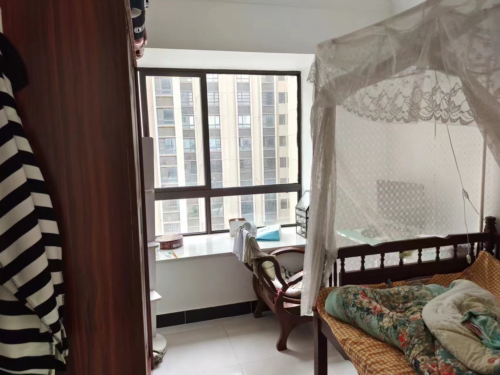 绿地东郡小区  3室2厅2卫    93.0万 绿地东郡小区  3室2厅2卫    93.0万客厅