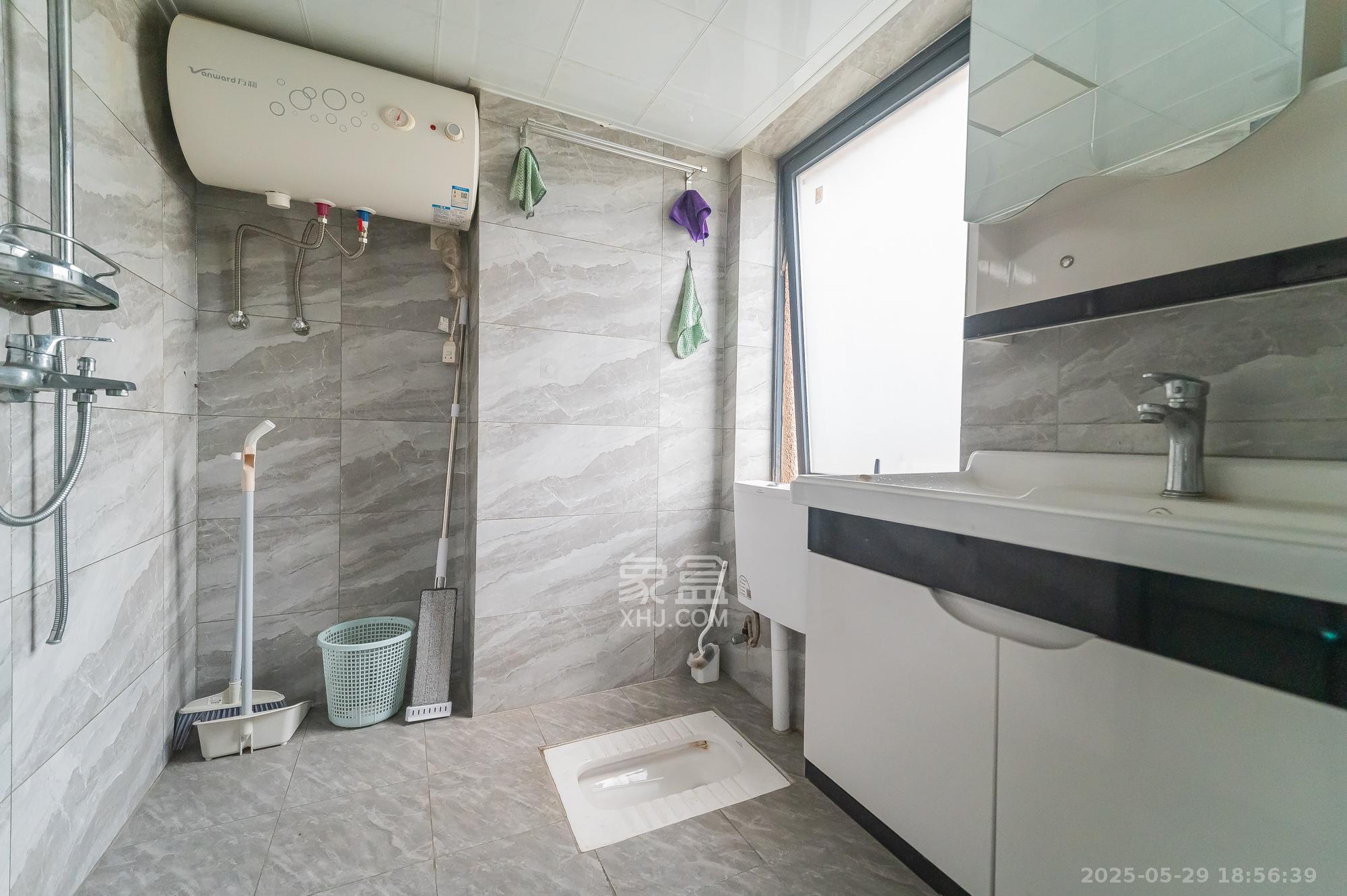 华润置地广场二期  1室1厅1卫    33.0万 华润置地广场二期  1室1厅1卫    33.0万其他