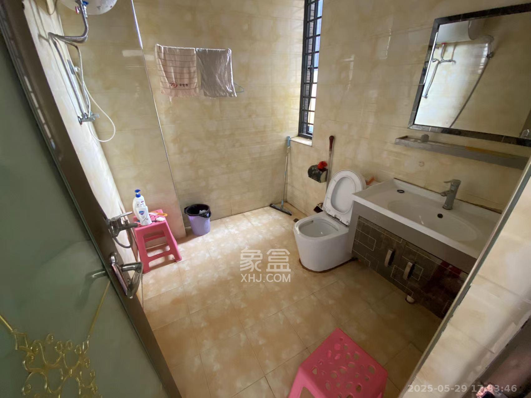 辉煌国际城一期  3室2厅1卫    2500.0元/月室内图