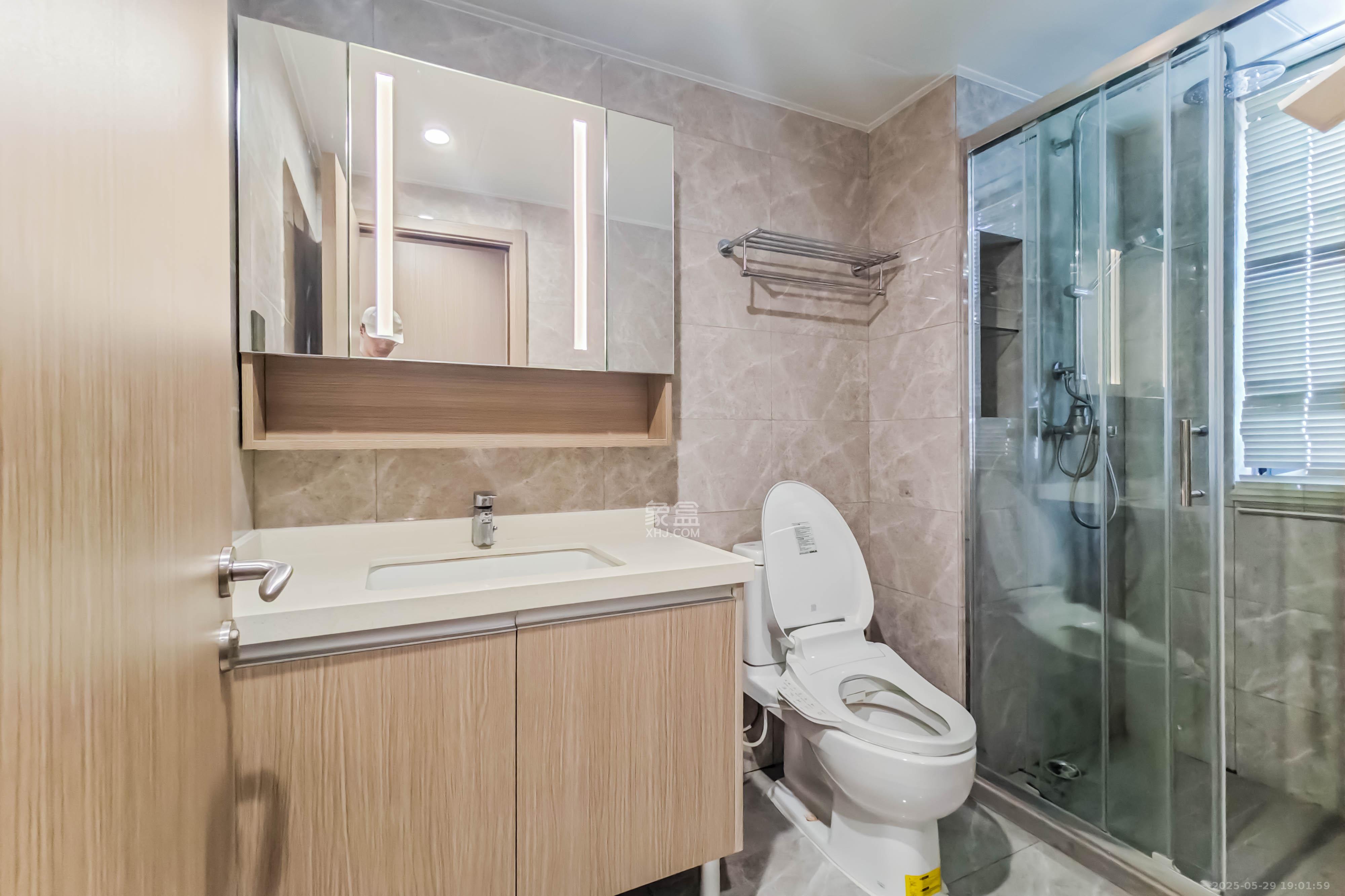 旭辉雨花郡  4室2厅2卫    190.0万卧室