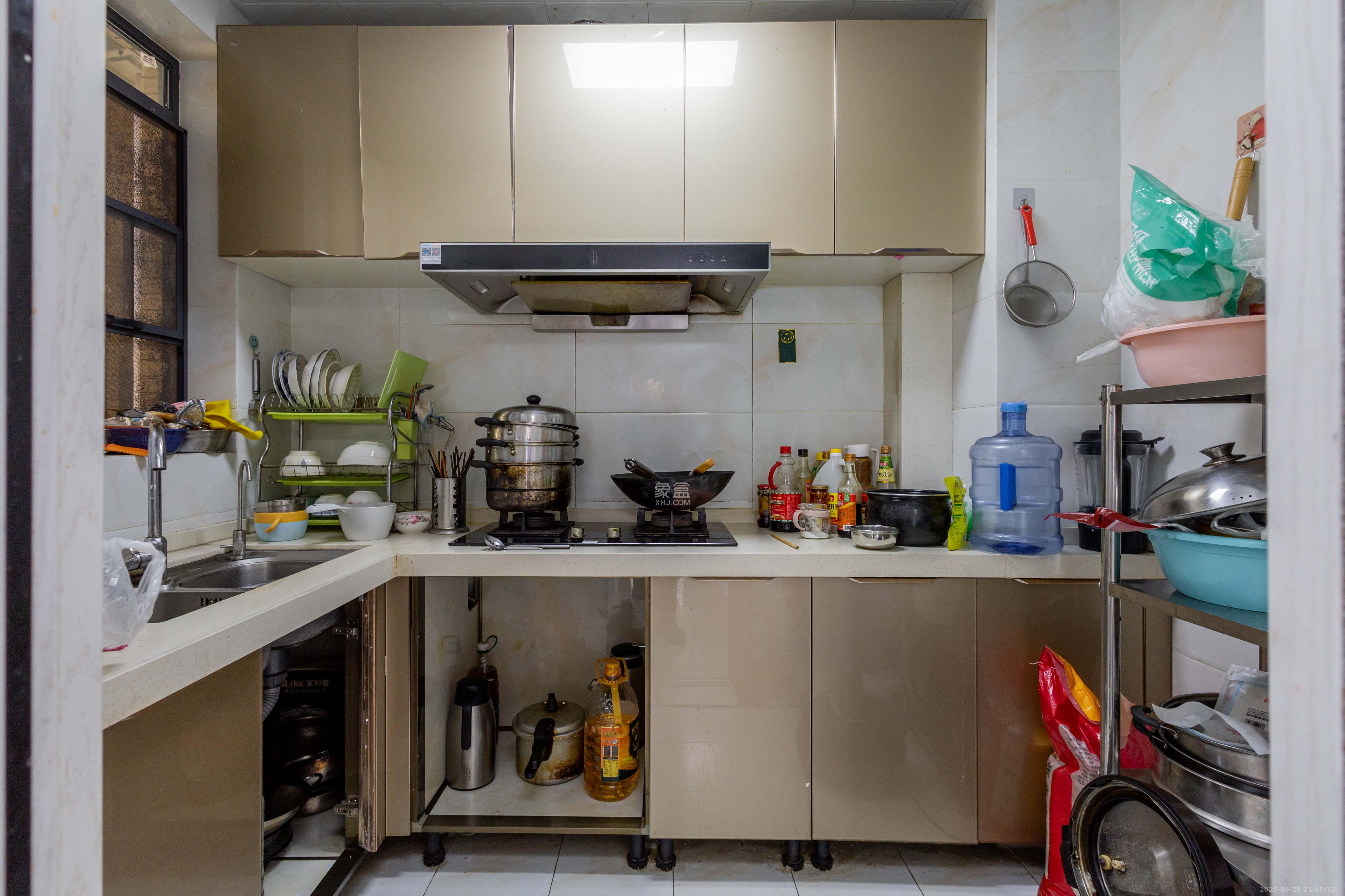 中国铁建国际城二期  3室2厅1卫    48.0万 中国铁建国际城二期  3室2厅1卫    48.0万厨房